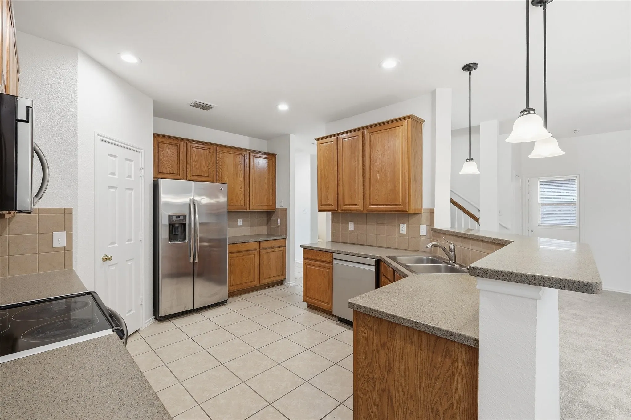 Single Family Residence For Sale in Denton County , 6013 Goldenrod Drive, Denton, Texas 76208, 3 Bedroom, 3 Bathroom, 2 Garage spaces, 2,169 Sqft, built in 2005, mls#21328383, Real Estate Agent in Denton, Homes For Sale in Denton county, Homes For Sale in Denton, Realtor in Denton Texas, Real Estate Brokerage Independent Realty Texas, Luminita Cordes Realtor
