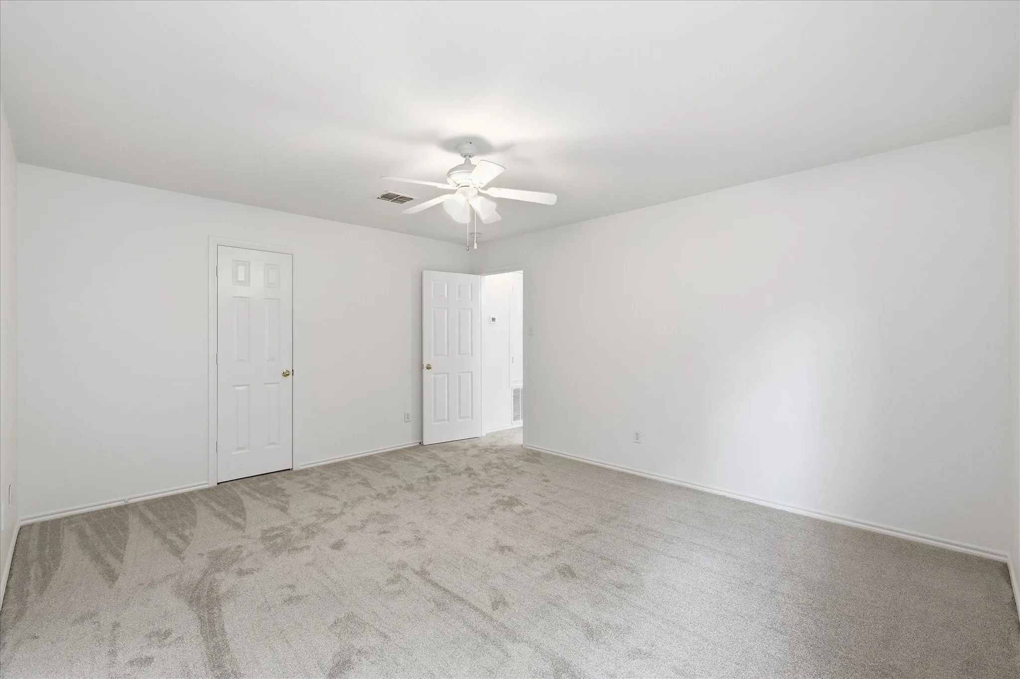 Single Family Residence For Sale in Denton County , 6013 Goldenrod Drive, Denton, Texas 76208, 3 Bedroom, 3 Bathroom, 2 Garage spaces, 2,169 Sqft, built in 2005, mls#21328383, Real Estate Agent in Denton, Homes For Sale in Denton county, Homes For Sale in Denton, Realtor in Denton Texas, Real Estate Brokerage Independent Realty Texas, Luminita Cordes Realtor