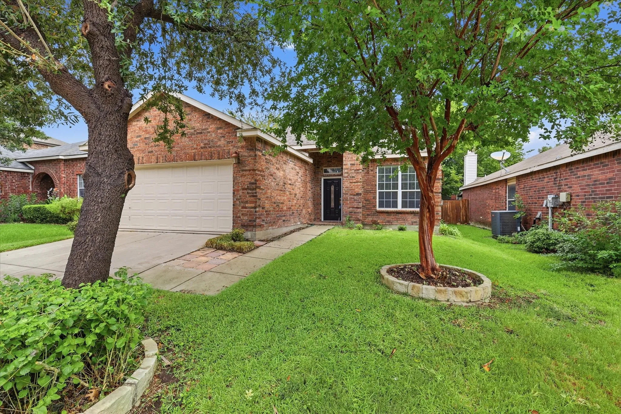 Single Family Residence For Sale in Denton County , 6013 Goldenrod Drive, Denton, Texas 76208, 3 Bedroom, 3 Bathroom, 2 Garage spaces, 2,169 Sqft, built in 2005, mls#21328383, Real Estate Agent in Denton, Homes For Sale in Denton county, Homes For Sale in Denton, Realtor in Denton Texas, Real Estate Brokerage Independent Realty Texas, Luminita Cordes Realtor