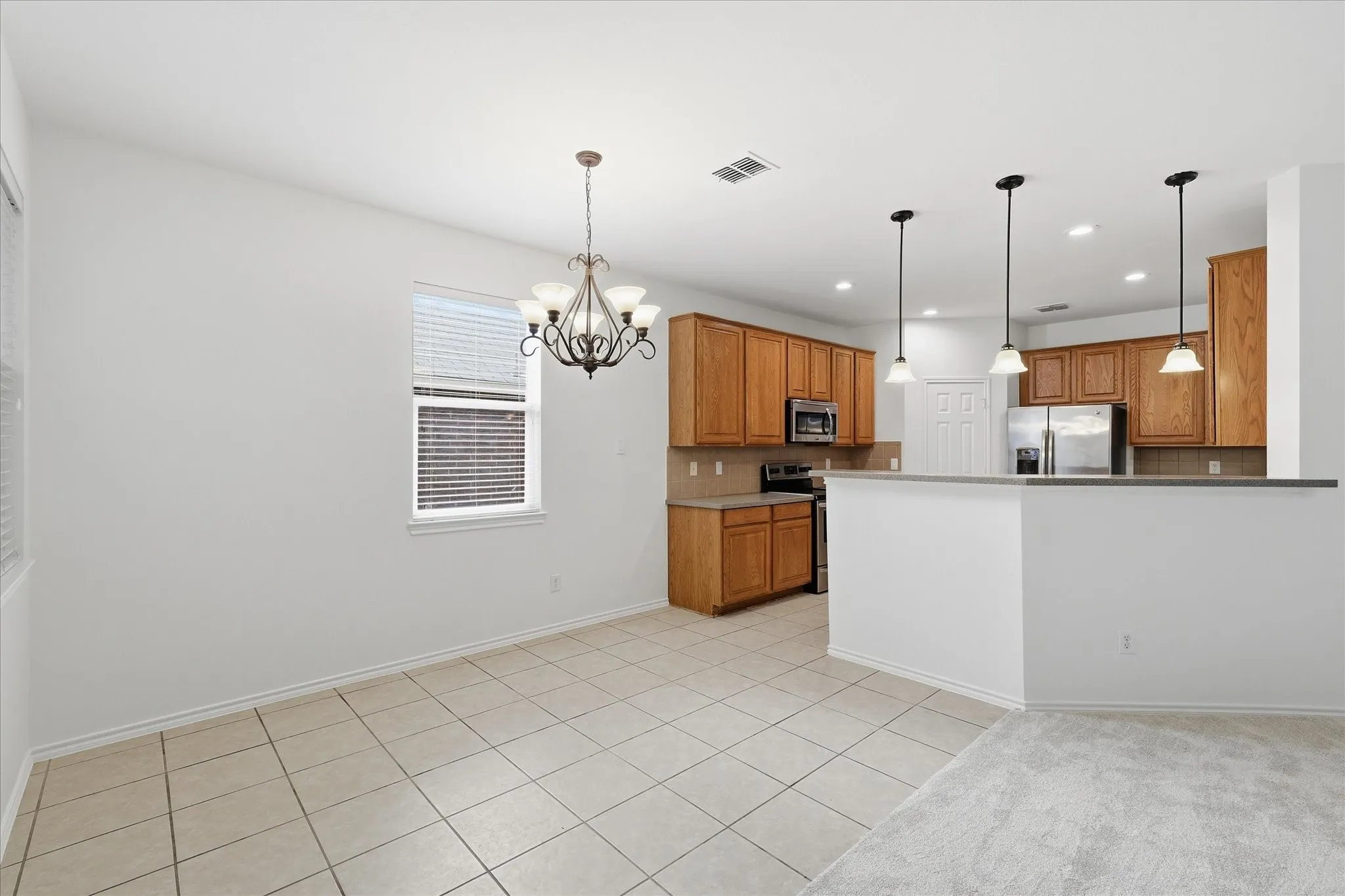 Single Family Residence For Sale in Denton County , 6013 Goldenrod Drive, Denton, Texas 76208, 3 Bedroom, 3 Bathroom, 2 Garage spaces, 2,169 Sqft, built in 2005, mls#21328383, Real Estate Agent in Denton, Homes For Sale in Denton county, Homes For Sale in Denton, Realtor in Denton Texas, Real Estate Brokerage Independent Realty Texas, Luminita Cordes Realtor