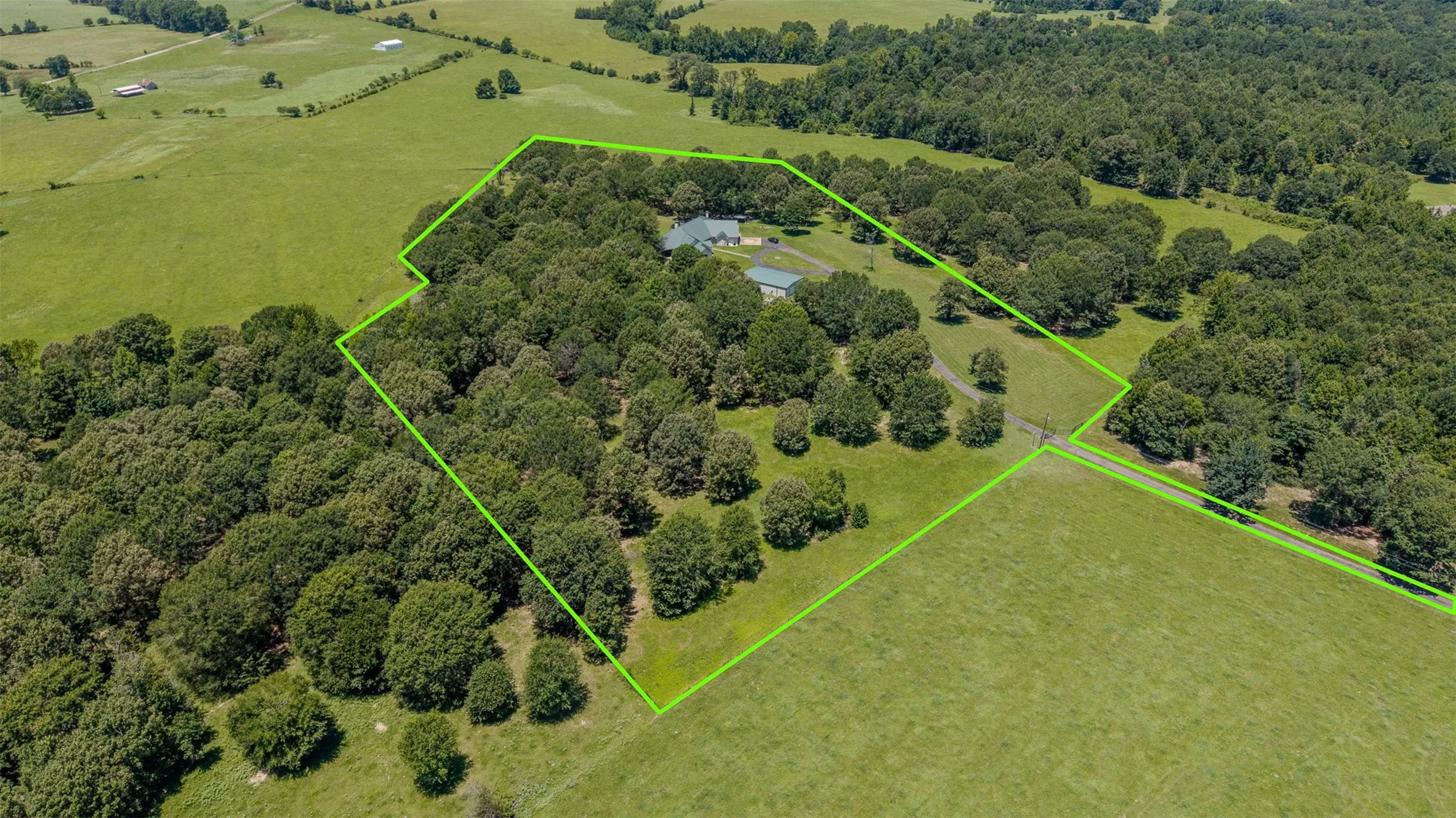 Single Family Residence For Sale in Cass County , 263 County Road 1602, Linden, Texas 75562, 5 Bedroom, 4 Bathroom, 2 Garage spaces, 3,861 Sqft, built in 2002, mls#21328387, Real Estate Agent in Linden, Homes For Sale in Cass county, Homes For Sale in Linden, Realtor in Linden Texas, Real Estate Brokerage Independent Realty Texas, Luminita Cordes Realtor