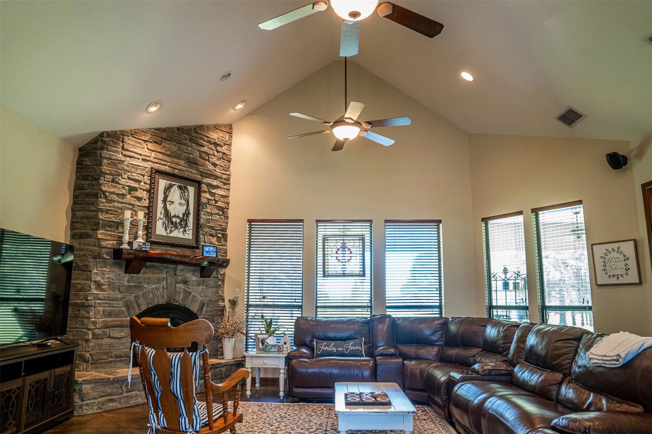 Single Family Residence For Sale in Cass County , 263 County Road 1602, Linden, Texas 75562, 5 Bedroom, 4 Bathroom, 2 Garage spaces, 3,861 Sqft, built in 2002, mls#21328387, Real Estate Agent in Linden, Homes For Sale in Cass county, Homes For Sale in Linden, Realtor in Linden Texas, Real Estate Brokerage Independent Realty Texas, Luminita Cordes Realtor