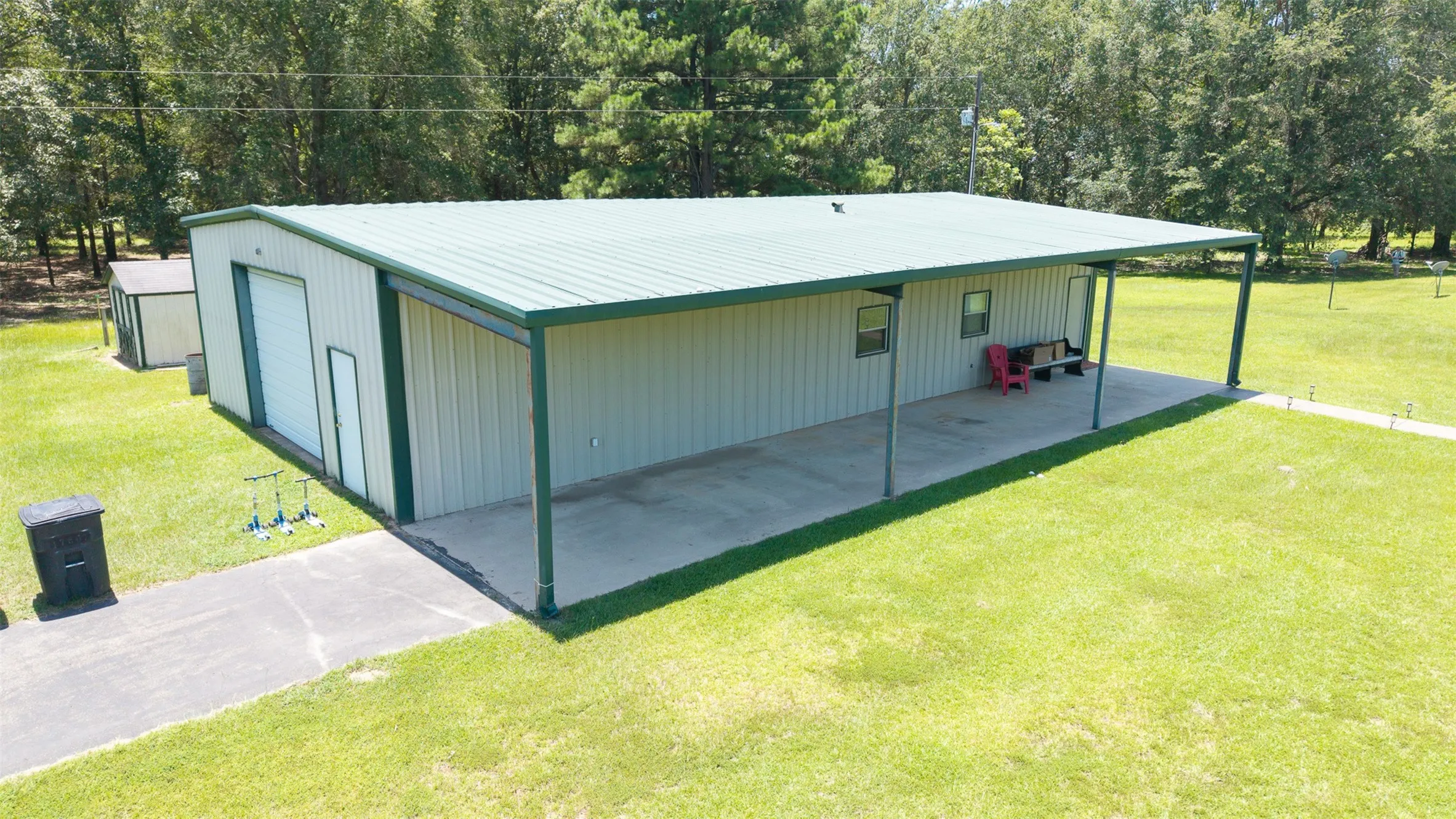 Single Family Residence For Sale in Cass County , 263 County Road 1602, Linden, Texas 75562, 5 Bedroom, 4 Bathroom, 2 Garage spaces, 3,861 Sqft, built in 2002, mls#21328387, Real Estate Agent in Linden, Homes For Sale in Cass county, Homes For Sale in Linden, Realtor in Linden Texas, Real Estate Brokerage Independent Realty Texas, Luminita Cordes Realtor