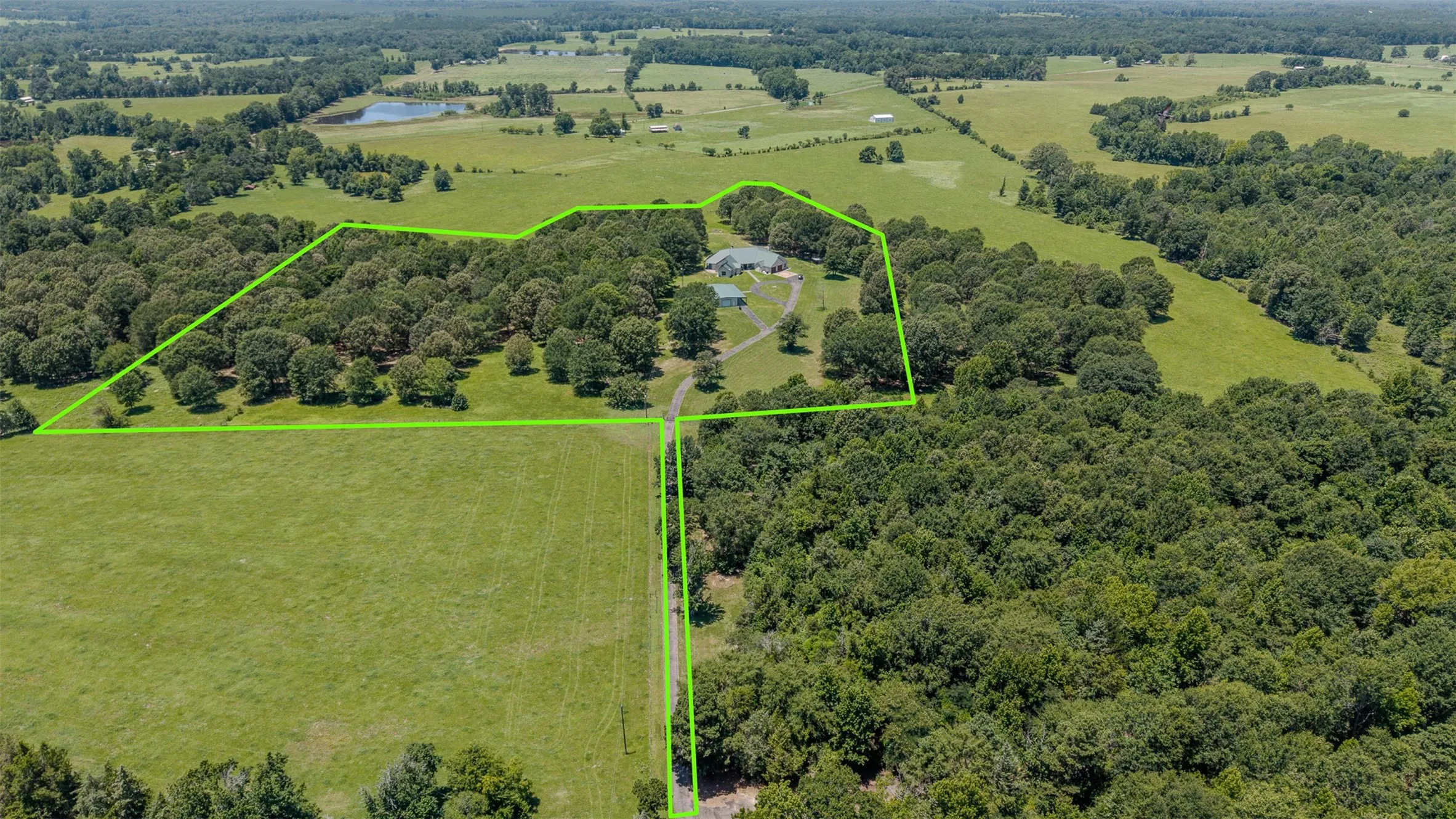 Single Family Residence For Sale in Cass County , 263 County Road 1602, Linden, Texas 75562, 5 Bedroom, 4 Bathroom, 2 Garage spaces, 3,861 Sqft, built in 2002, mls#21328387, Real Estate Agent in Linden, Homes For Sale in Cass county, Homes For Sale in Linden, Realtor in Linden Texas, Real Estate Brokerage Independent Realty Texas, Luminita Cordes Realtor