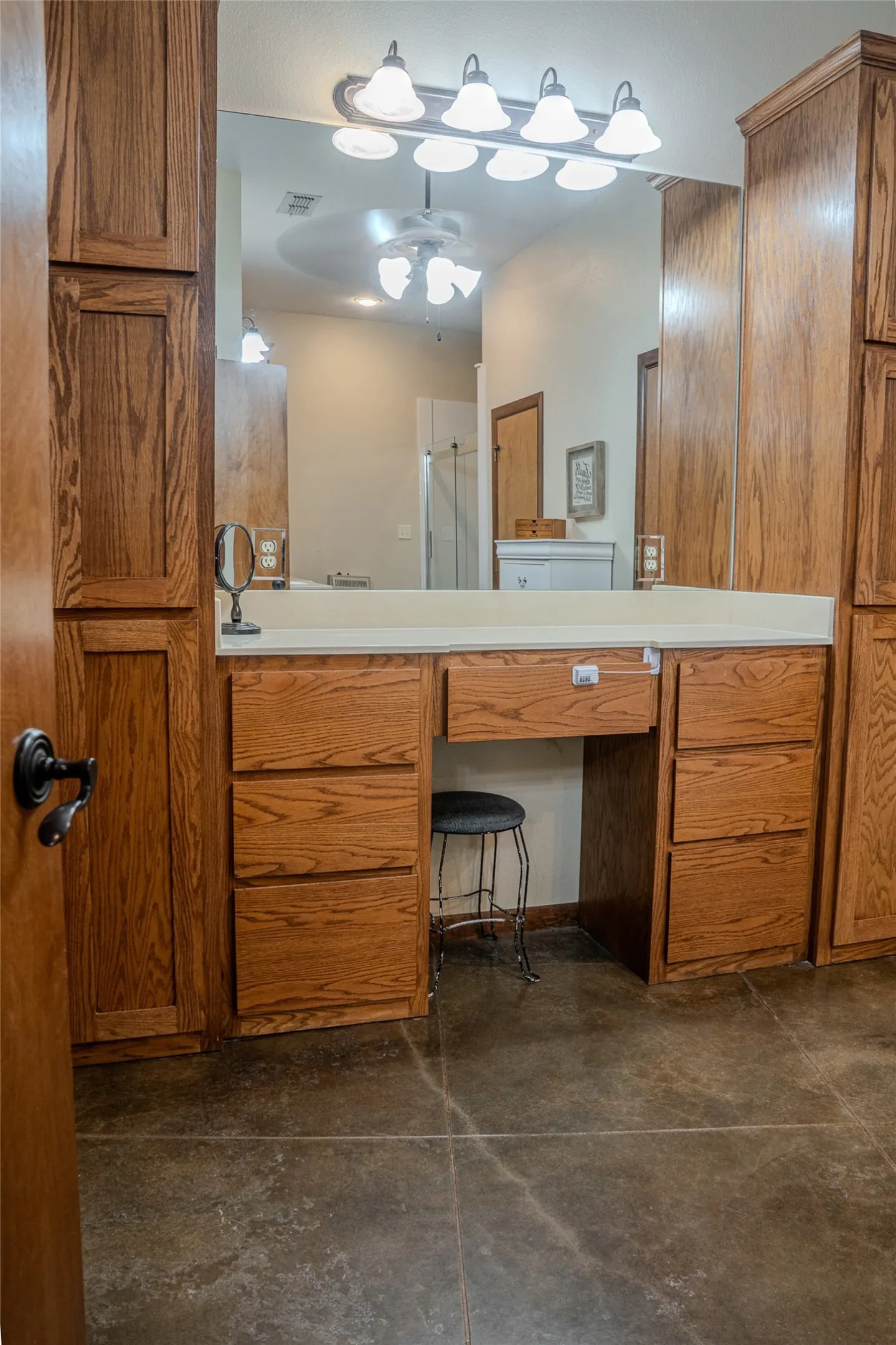 Single Family Residence For Sale in Cass County , 263 County Road 1602, Linden, Texas 75562, 5 Bedroom, 4 Bathroom, 2 Garage spaces, 3,861 Sqft, built in 2002, mls#21328387, Real Estate Agent in Linden, Homes For Sale in Cass county, Homes For Sale in Linden, Realtor in Linden Texas, Real Estate Brokerage Independent Realty Texas, Luminita Cordes Realtor