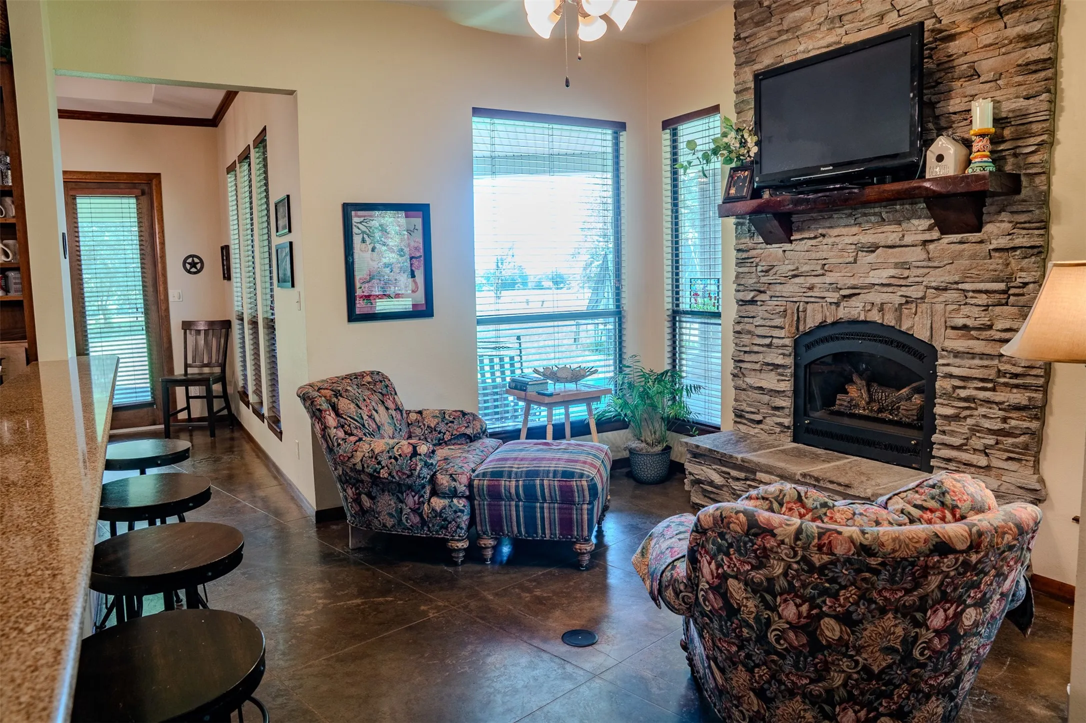 Single Family Residence For Sale in Cass County , 263 County Road 1602, Linden, Texas 75562, 5 Bedroom, 4 Bathroom, 2 Garage spaces, 3,861 Sqft, built in 2002, mls#21328387, Real Estate Agent in Linden, Homes For Sale in Cass county, Homes For Sale in Linden, Realtor in Linden Texas, Real Estate Brokerage Independent Realty Texas, Luminita Cordes Realtor