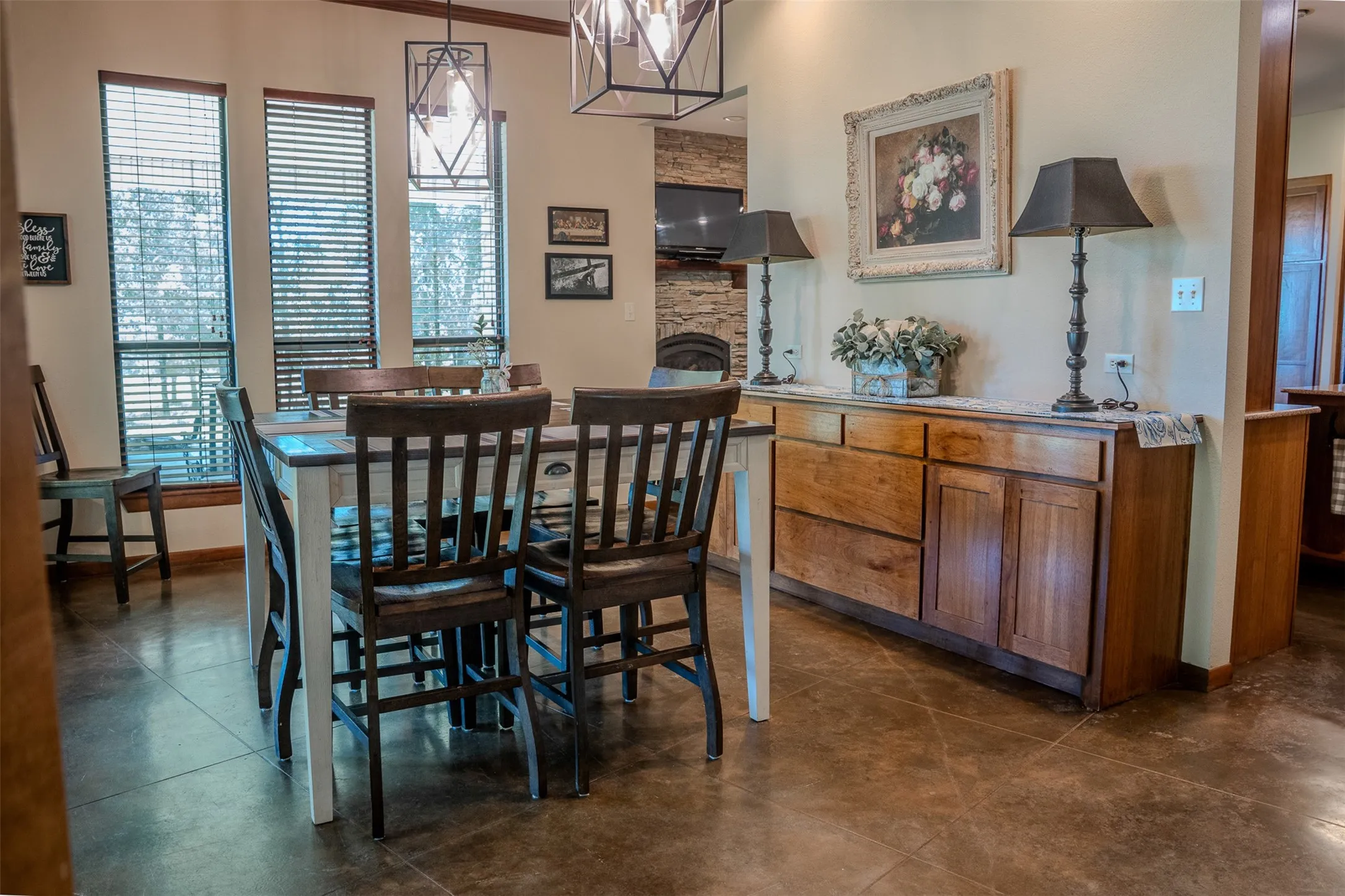 Single Family Residence For Sale in Cass County , 263 County Road 1602, Linden, Texas 75562, 5 Bedroom, 4 Bathroom, 2 Garage spaces, 3,861 Sqft, built in 2002, mls#21328387, Real Estate Agent in Linden, Homes For Sale in Cass county, Homes For Sale in Linden, Realtor in Linden Texas, Real Estate Brokerage Independent Realty Texas, Luminita Cordes Realtor