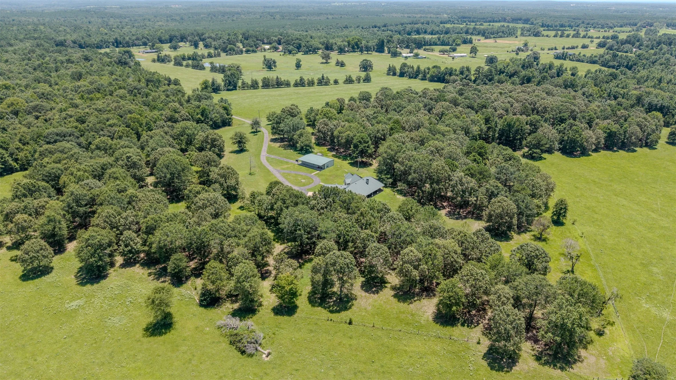Single Family Residence For Sale in Cass County , 263 County Road 1602, Linden, Texas 75562, 5 Bedroom, 4 Bathroom, 2 Garage spaces, 3,861 Sqft, built in 2002, mls#21328387, Real Estate Agent in Linden, Homes For Sale in Cass county, Homes For Sale in Linden, Realtor in Linden Texas, Real Estate Brokerage Independent Realty Texas, Luminita Cordes Realtor