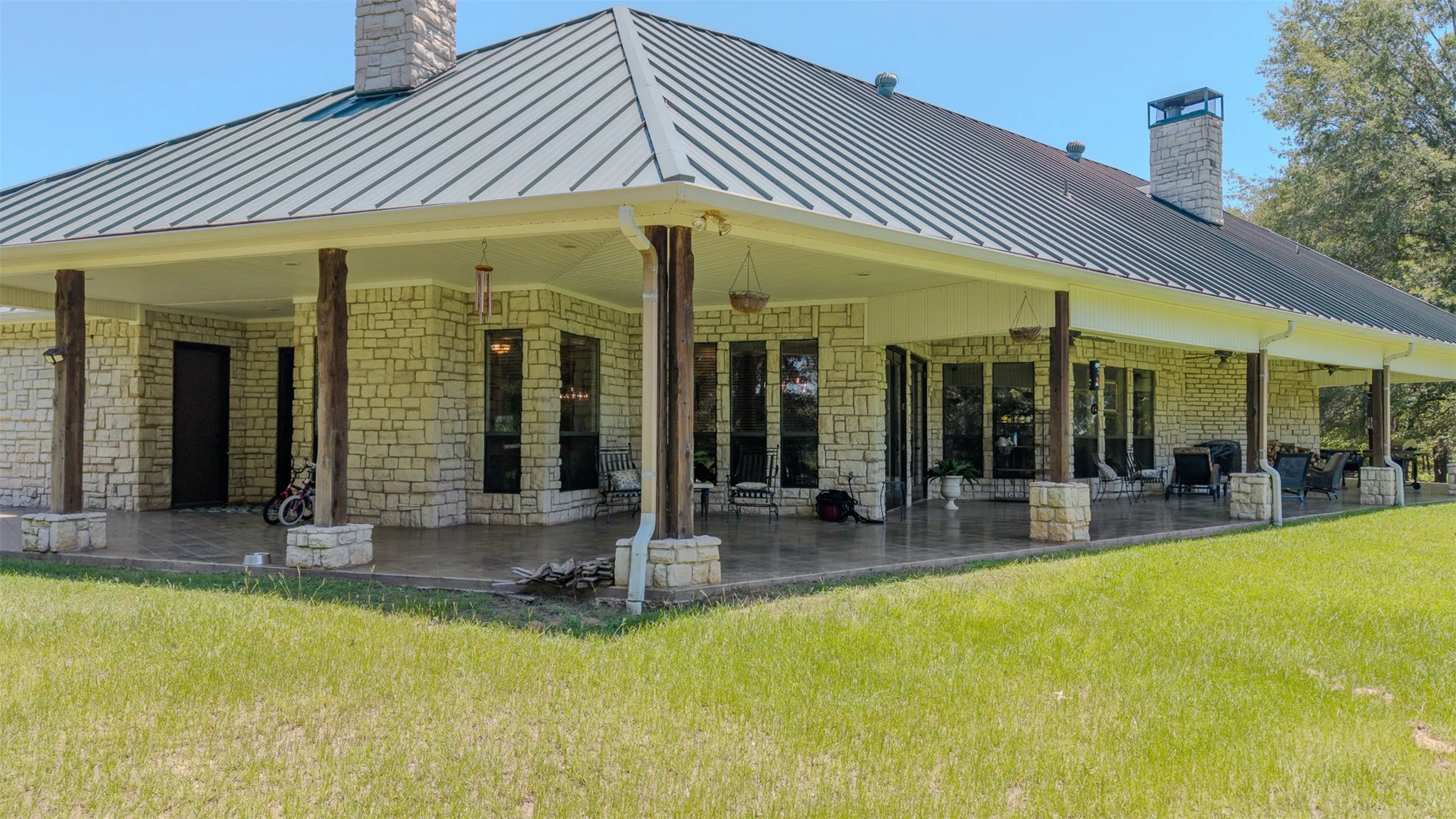Single Family Residence For Sale in Cass County , 263 County Road 1602, Linden, Texas 75562, 5 Bedroom, 4 Bathroom, 2 Garage spaces, 3,861 Sqft, built in 2002, mls#21328387, Real Estate Agent in Linden, Homes For Sale in Cass county, Homes For Sale in Linden, Realtor in Linden Texas, Real Estate Brokerage Independent Realty Texas, Luminita Cordes Realtor