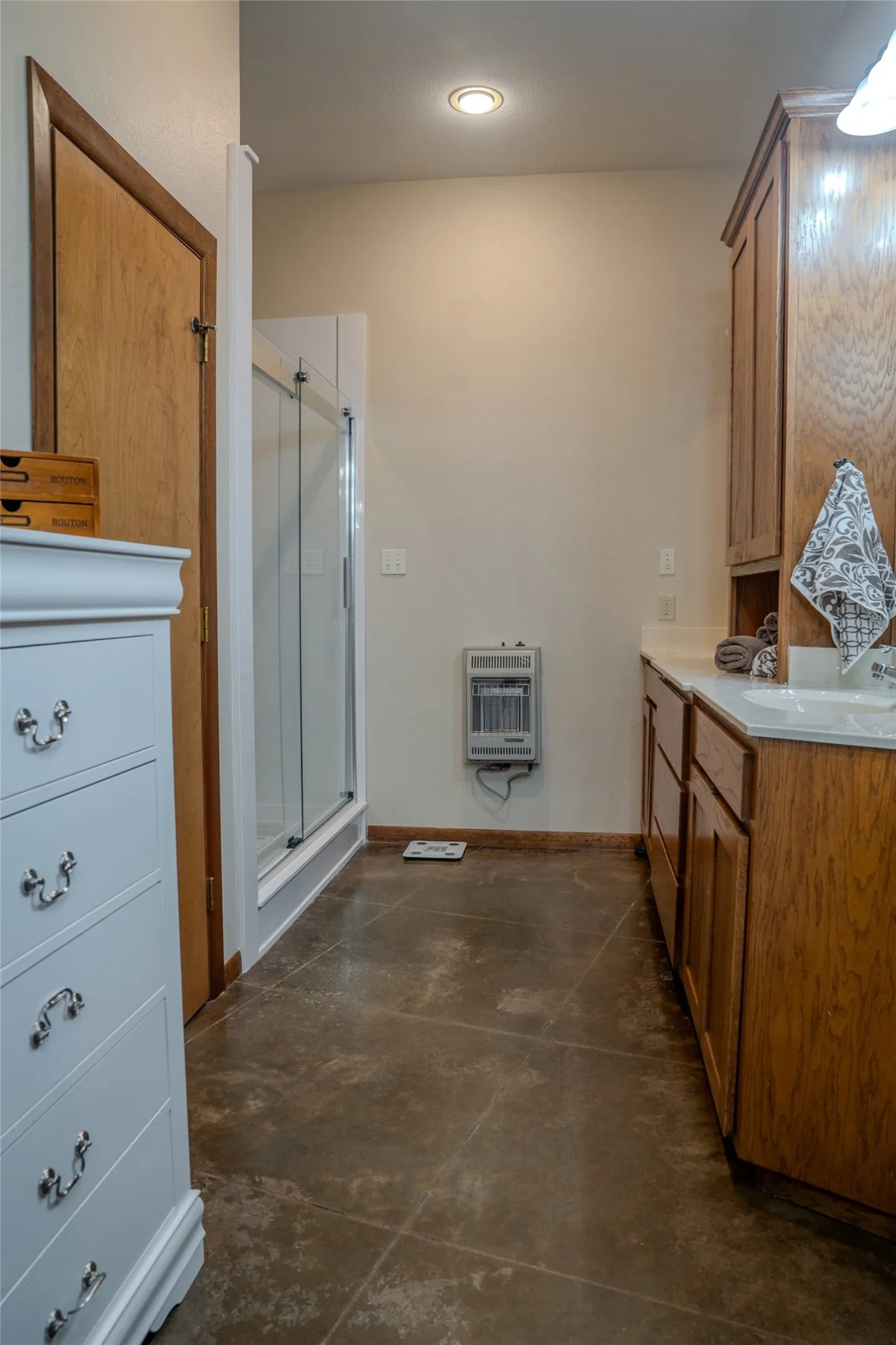 Single Family Residence For Sale in Cass County , 263 County Road 1602, Linden, Texas 75562, 5 Bedroom, 4 Bathroom, 2 Garage spaces, 3,861 Sqft, built in 2002, mls#21328387, Real Estate Agent in Linden, Homes For Sale in Cass county, Homes For Sale in Linden, Realtor in Linden Texas, Real Estate Brokerage Independent Realty Texas, Luminita Cordes Realtor