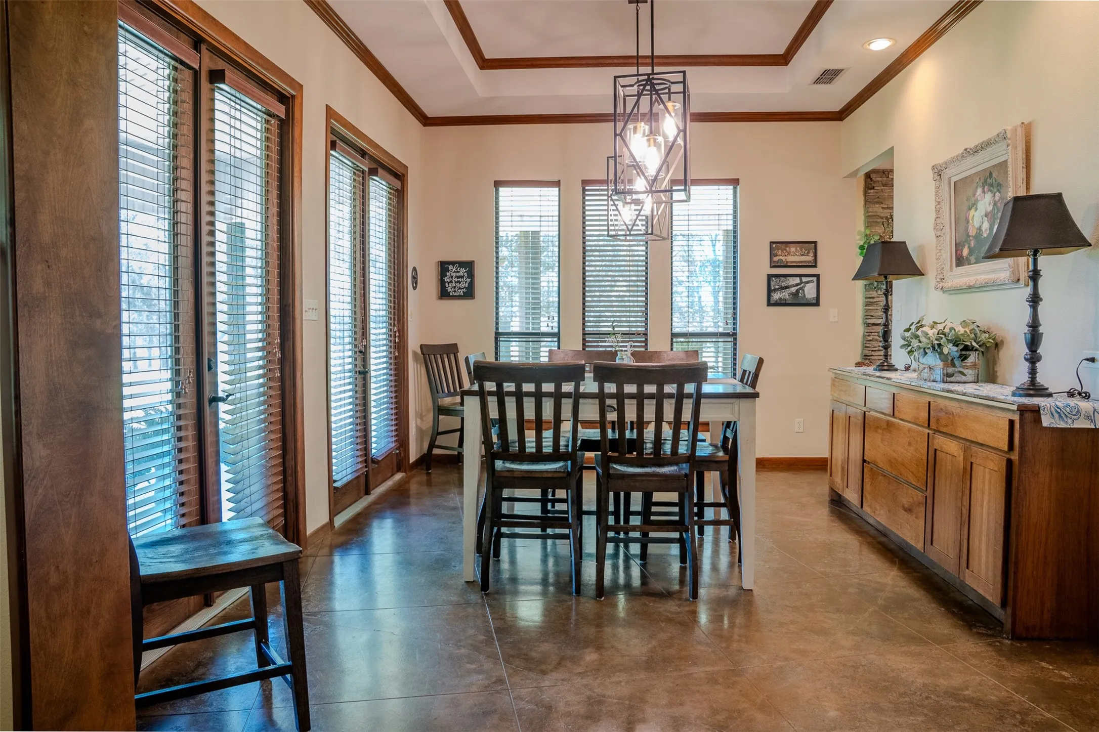 Single Family Residence For Sale in Cass County , 263 County Road 1602, Linden, Texas 75562, 5 Bedroom, 4 Bathroom, 2 Garage spaces, 3,861 Sqft, built in 2002, mls#21328387, Real Estate Agent in Linden, Homes For Sale in Cass county, Homes For Sale in Linden, Realtor in Linden Texas, Real Estate Brokerage Independent Realty Texas, Luminita Cordes Realtor
