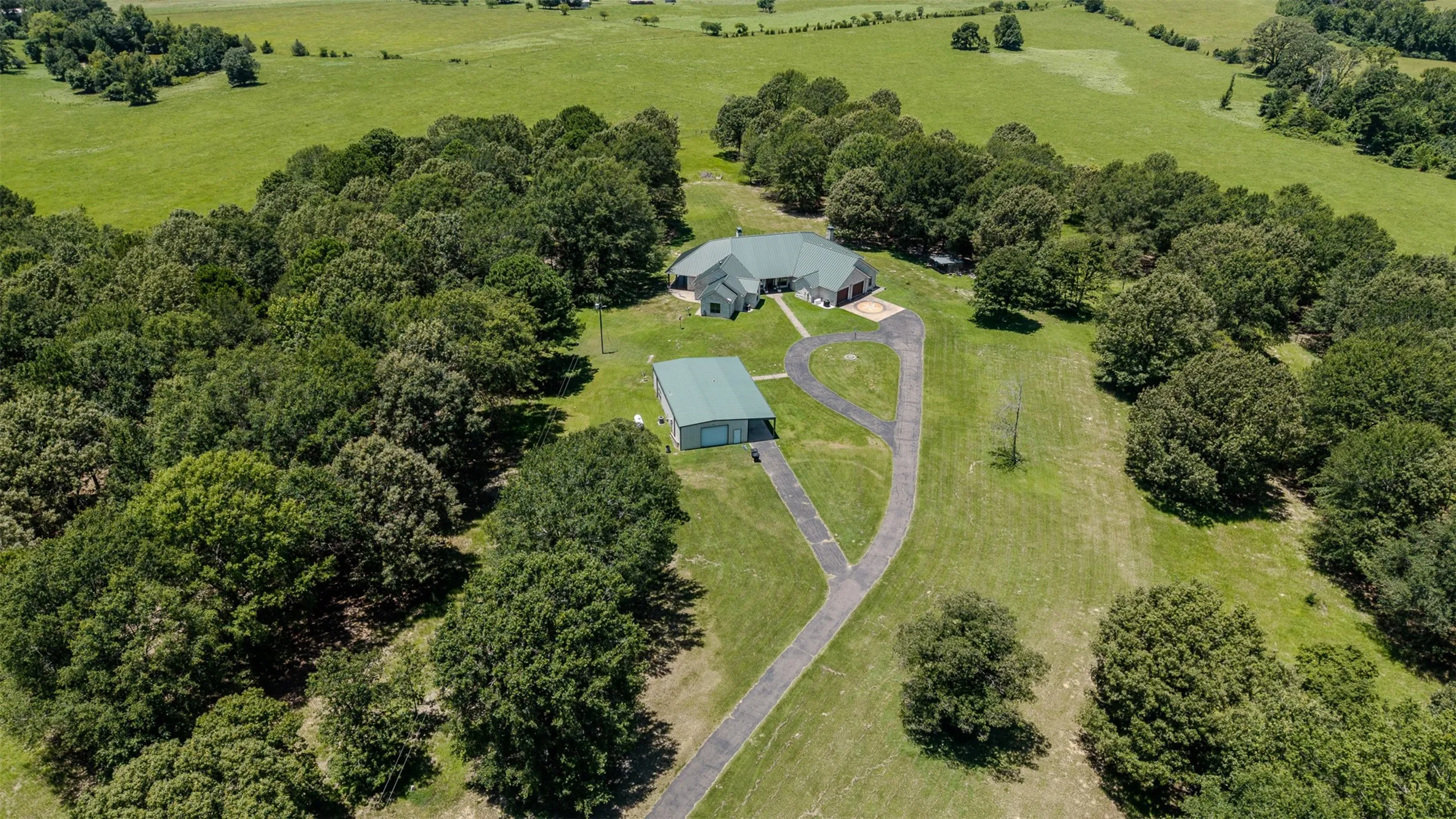 Single Family Residence For Sale in Cass County , 263 County Road 1602, Linden, Texas 75562, 5 Bedroom, 4 Bathroom, 2 Garage spaces, 3,861 Sqft, built in 2002, mls#21328387, Real Estate Agent in Linden, Homes For Sale in Cass county, Homes For Sale in Linden, Realtor in Linden Texas, Real Estate Brokerage Independent Realty Texas, Luminita Cordes Realtor