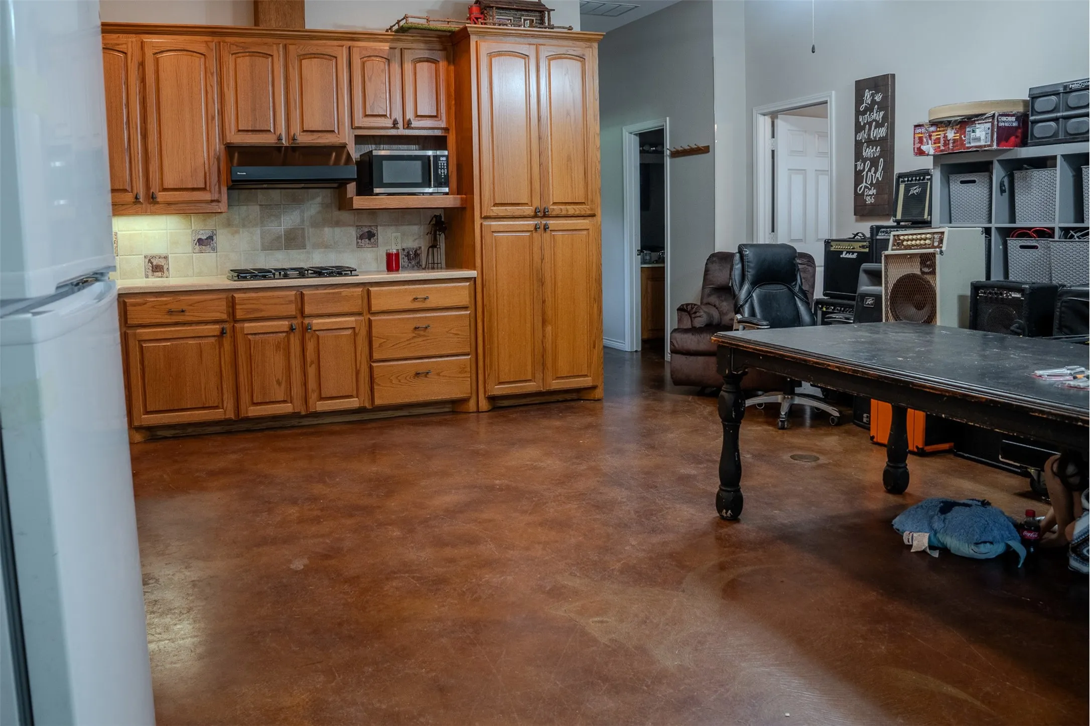 Single Family Residence For Sale in Cass County , 263 County Road 1602, Linden, Texas 75562, 5 Bedroom, 4 Bathroom, 2 Garage spaces, 3,861 Sqft, built in 2002, mls#21328387, Real Estate Agent in Linden, Homes For Sale in Cass county, Homes For Sale in Linden, Realtor in Linden Texas, Real Estate Brokerage Independent Realty Texas, Luminita Cordes Realtor