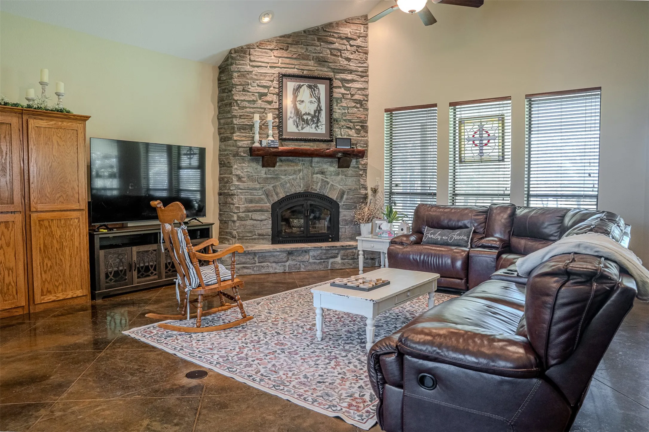 Single Family Residence For Sale in Cass County , 263 County Road 1602, Linden, Texas 75562, 5 Bedroom, 4 Bathroom, 2 Garage spaces, 3,861 Sqft, built in 2002, mls#21328387, Real Estate Agent in Linden, Homes For Sale in Cass county, Homes For Sale in Linden, Realtor in Linden Texas, Real Estate Brokerage Independent Realty Texas, Luminita Cordes Realtor