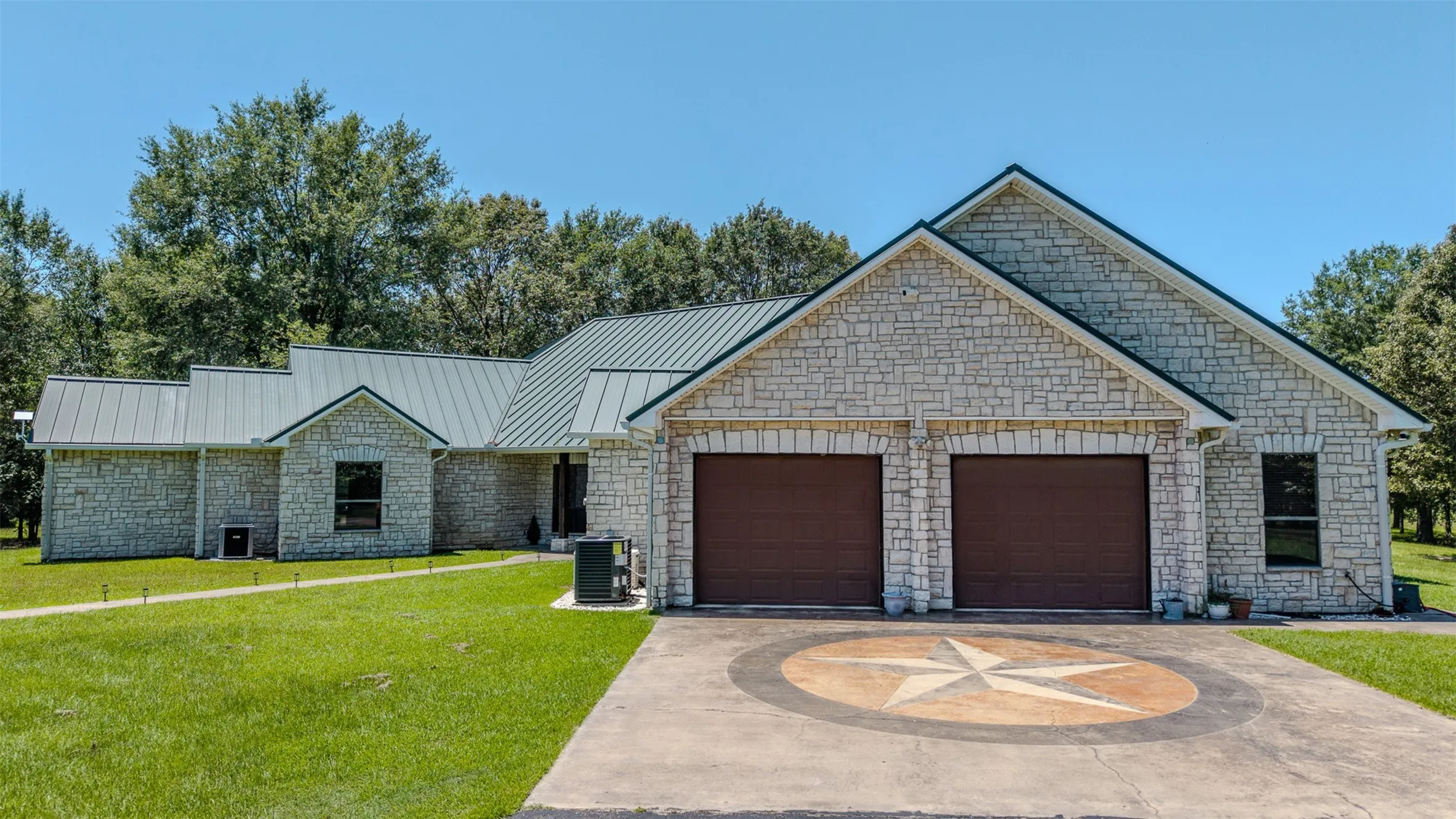 Single Family Residence For Sale in Cass County , 263 County Road 1602, Linden, Texas 75562, 5 Bedroom, 4 Bathroom, 2 Garage spaces, 3,861 Sqft, built in 2002, mls#21328387, Real Estate Agent in Linden, Homes For Sale in Cass county, Homes For Sale in Linden, Realtor in Linden Texas, Real Estate Brokerage Independent Realty Texas, Luminita Cordes Realtor