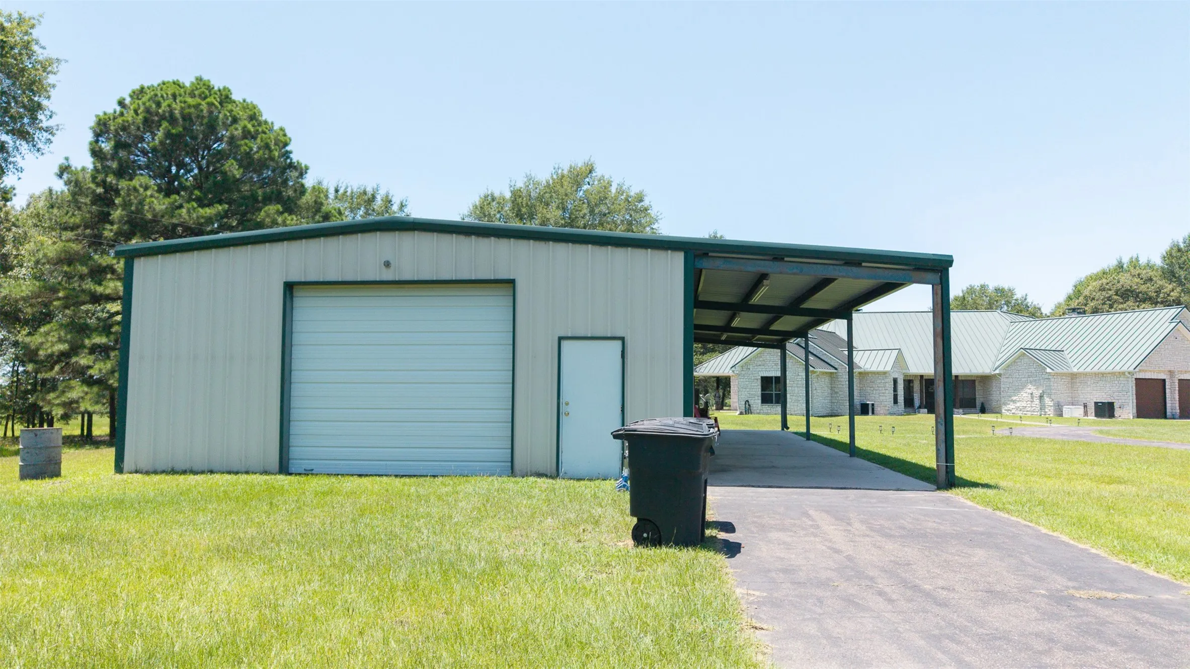 Single Family Residence For Sale in Cass County , 263 County Road 1602, Linden, Texas 75562, 5 Bedroom, 4 Bathroom, 2 Garage spaces, 3,861 Sqft, built in 2002, mls#21328387, Real Estate Agent in Linden, Homes For Sale in Cass county, Homes For Sale in Linden, Realtor in Linden Texas, Real Estate Brokerage Independent Realty Texas, Luminita Cordes Realtor