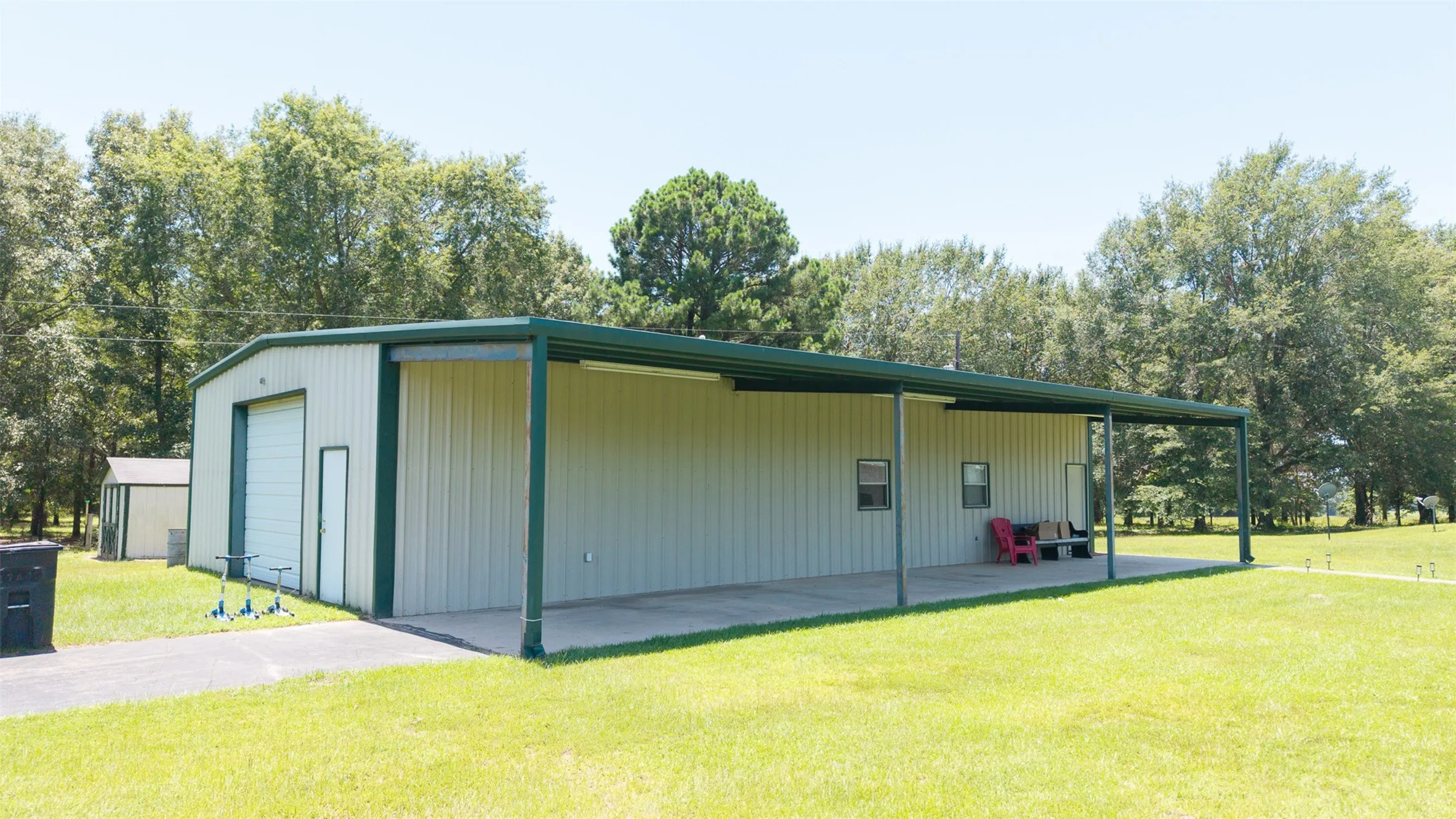 Single Family Residence For Sale in Cass County , 263 County Road 1602, Linden, Texas 75562, 5 Bedroom, 4 Bathroom, 2 Garage spaces, 3,861 Sqft, built in 2002, mls#21328387, Real Estate Agent in Linden, Homes For Sale in Cass county, Homes For Sale in Linden, Realtor in Linden Texas, Real Estate Brokerage Independent Realty Texas, Luminita Cordes Realtor
