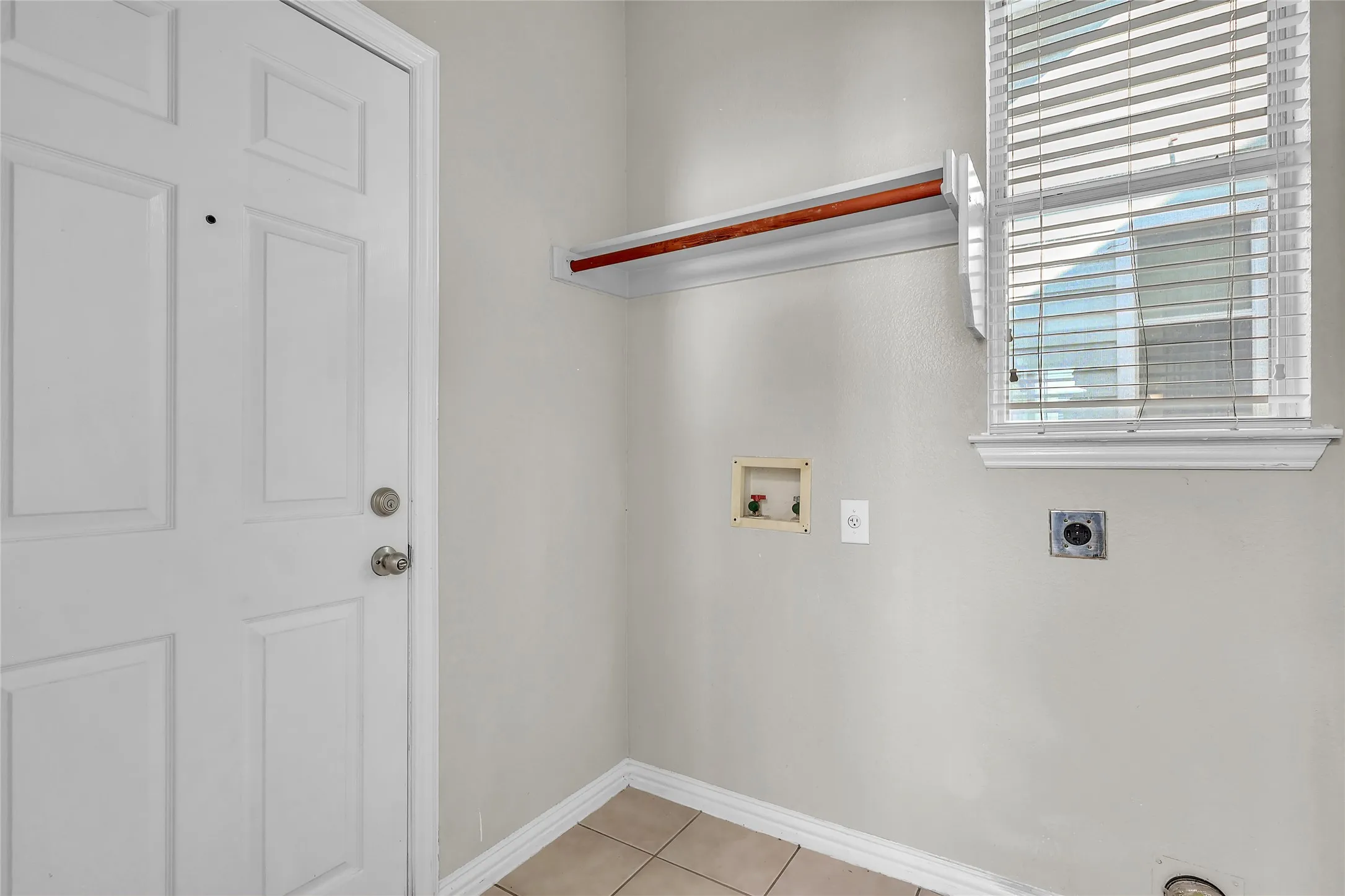 Single Family Residence For Sale in Denton County , 9810 Birch Drive, Providence Village, Texas 76227, 4 Bedroom, 3 Bathroom, 2 Garage spaces, 1,944 Sqft, built in 2002, mls#21328389, Real Estate Agent in Providence Village, Homes For Sale in Denton county, Homes For Sale in Providence Village, Realtor in Providence Village Texas, Real Estate Brokerage Independent Realty Texas, Luminita Cordes Realtor