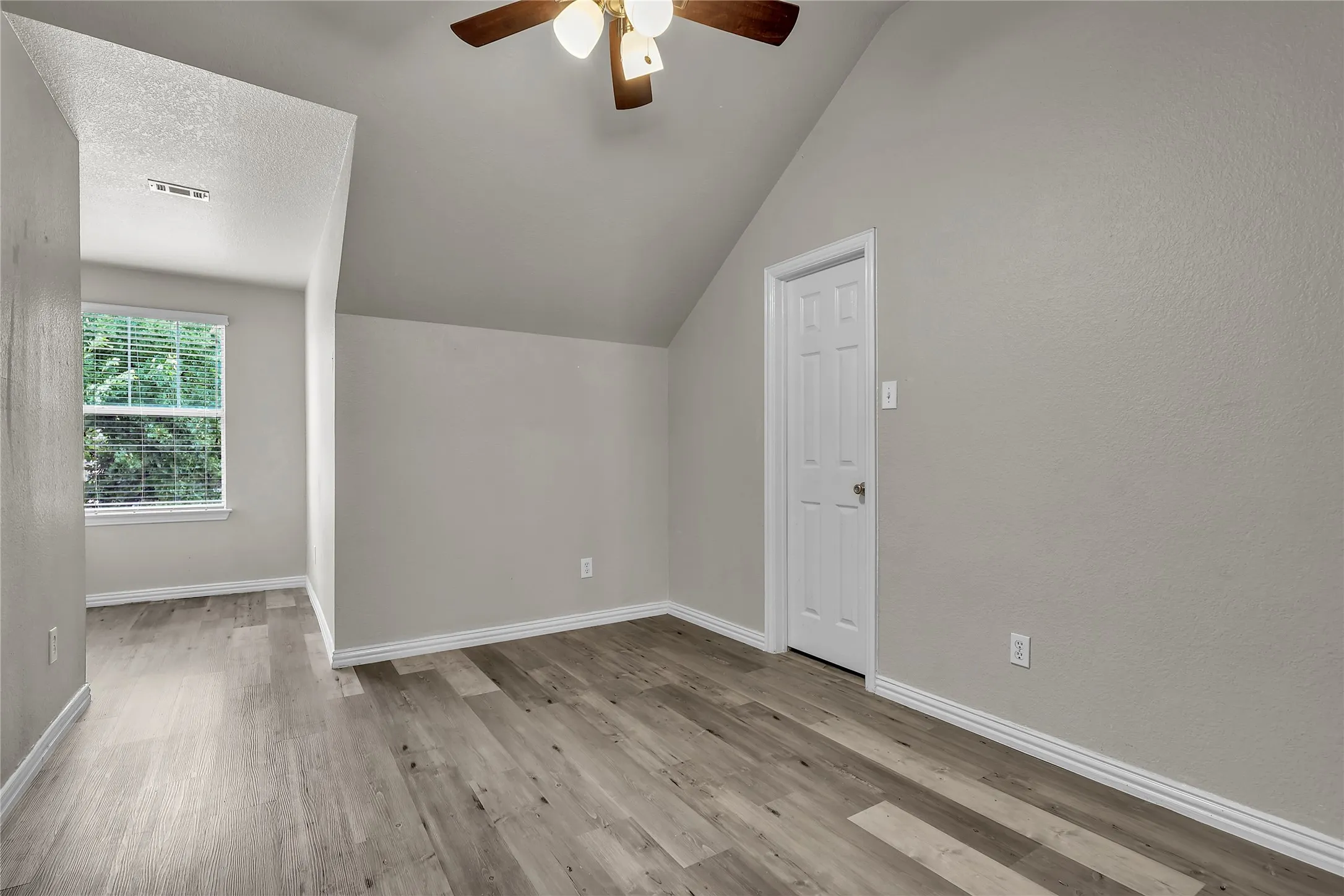 Single Family Residence For Sale in Denton County , 9810 Birch Drive, Providence Village, Texas 76227, 4 Bedroom, 3 Bathroom, 2 Garage spaces, 1,944 Sqft, built in 2002, mls#21328389, Real Estate Agent in Providence Village, Homes For Sale in Denton county, Homes For Sale in Providence Village, Realtor in Providence Village Texas, Real Estate Brokerage Independent Realty Texas, Luminita Cordes Realtor