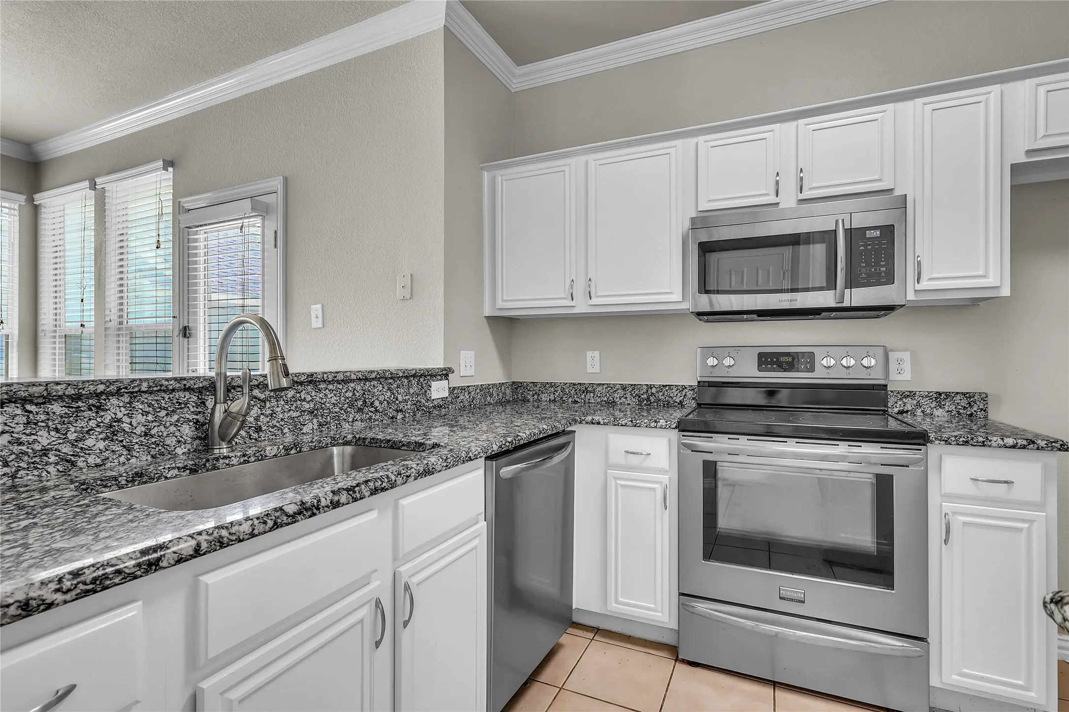 Single Family Residence For Sale in Denton County , 9810 Birch Drive, Providence Village, Texas 76227, 4 Bedroom, 3 Bathroom, 2 Garage spaces, 1,944 Sqft, built in 2002, mls#21328389, Real Estate Agent in Providence Village, Homes For Sale in Denton county, Homes For Sale in Providence Village, Realtor in Providence Village Texas, Real Estate Brokerage Independent Realty Texas, Luminita Cordes Realtor