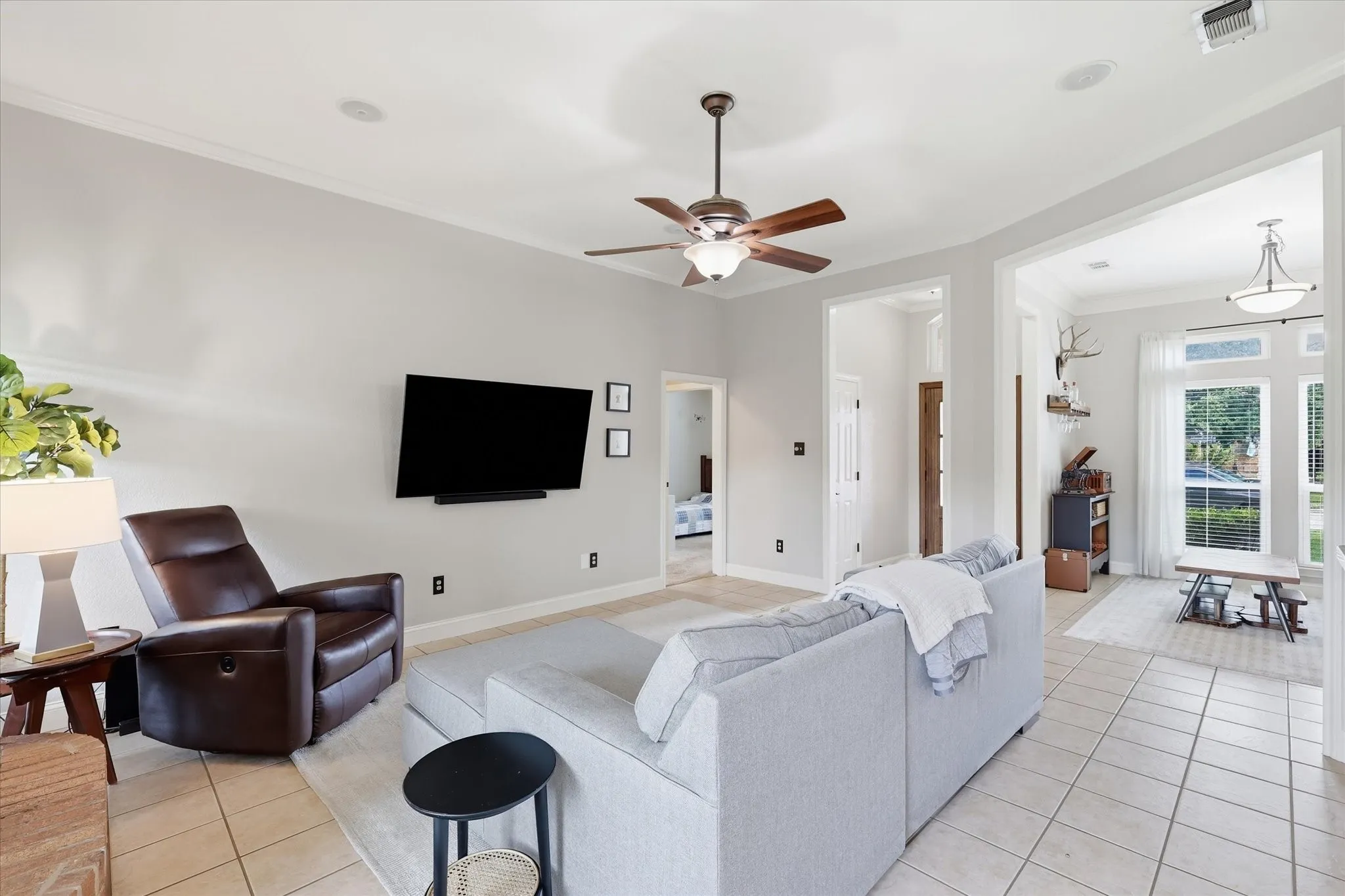Single Family Residence For Sale in Tarrant County , 5936 Sundown Drive, Watauga, Texas 76148, 3 Bedroom, 2 Bathroom, 2 Garage spaces, 1,652 Sqft, built in 1989, mls#21328385, Real Estate Agent in Watauga, Homes For Sale in Tarrant county, Homes For Sale in Watauga, Realtor in Watauga Texas, Real Estate Brokerage Independent Realty Texas, Luminita Cordes Realtor