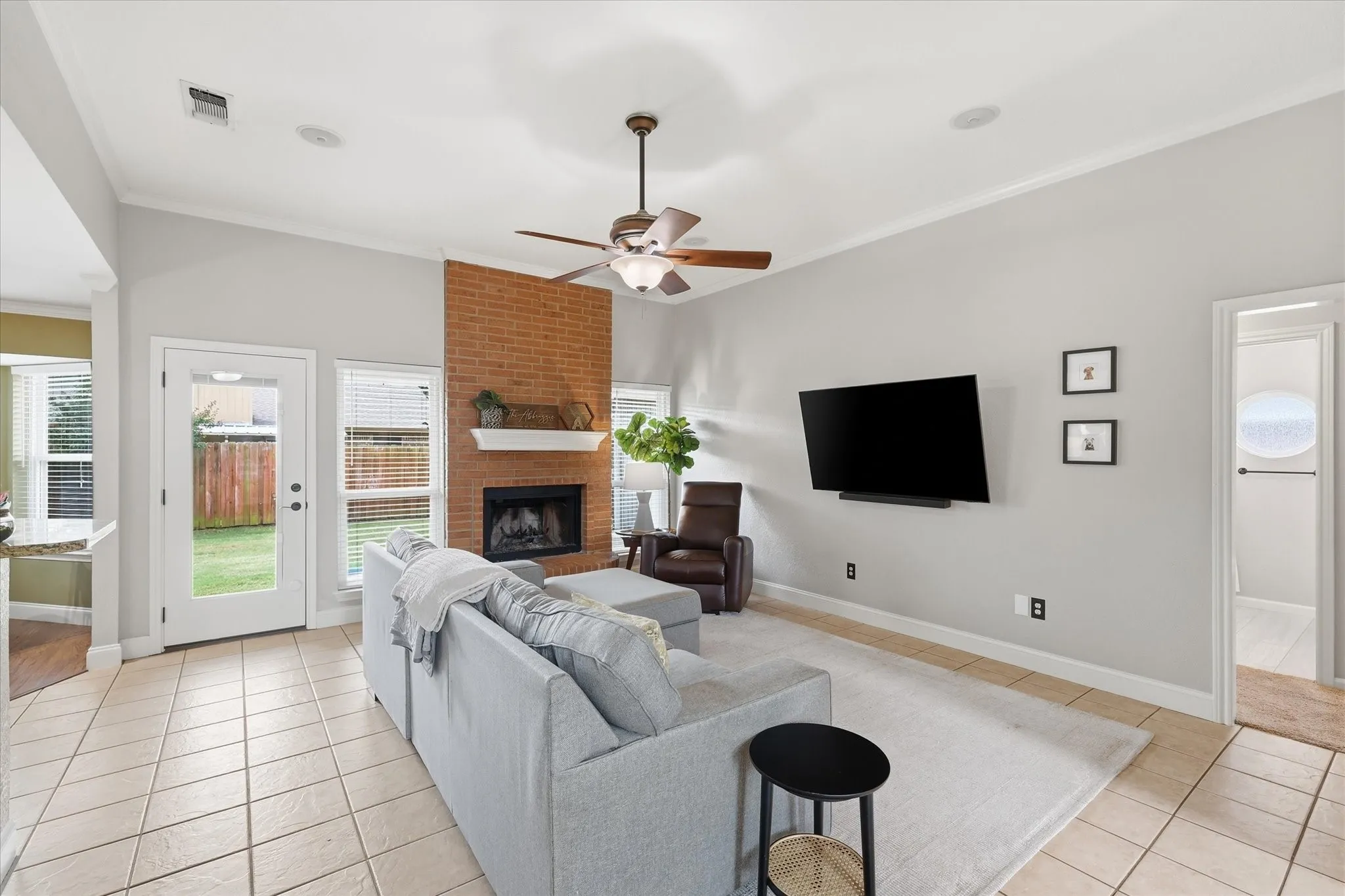 Single Family Residence For Sale in Tarrant County , 5936 Sundown Drive, Watauga, Texas 76148, 3 Bedroom, 2 Bathroom, 2 Garage spaces, 1,652 Sqft, built in 1989, mls#21328385, Real Estate Agent in Watauga, Homes For Sale in Tarrant county, Homes For Sale in Watauga, Realtor in Watauga Texas, Real Estate Brokerage Independent Realty Texas, Luminita Cordes Realtor
