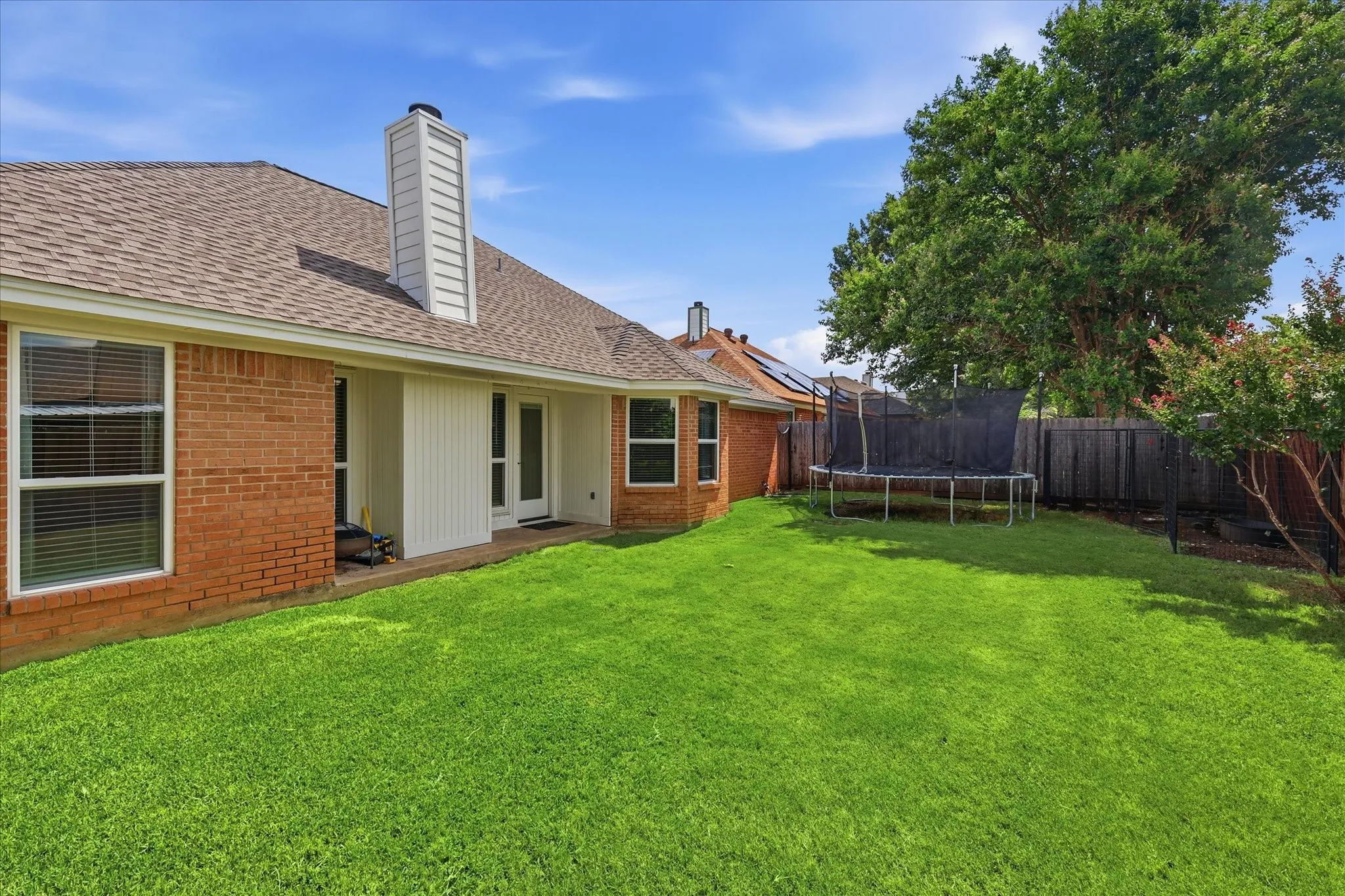 Single Family Residence For Sale in Tarrant County , 5936 Sundown Drive, Watauga, Texas 76148, 3 Bedroom, 2 Bathroom, 2 Garage spaces, 1,652 Sqft, built in 1989, mls#21328385, Real Estate Agent in Watauga, Homes For Sale in Tarrant county, Homes For Sale in Watauga, Realtor in Watauga Texas, Real Estate Brokerage Independent Realty Texas, Luminita Cordes Realtor