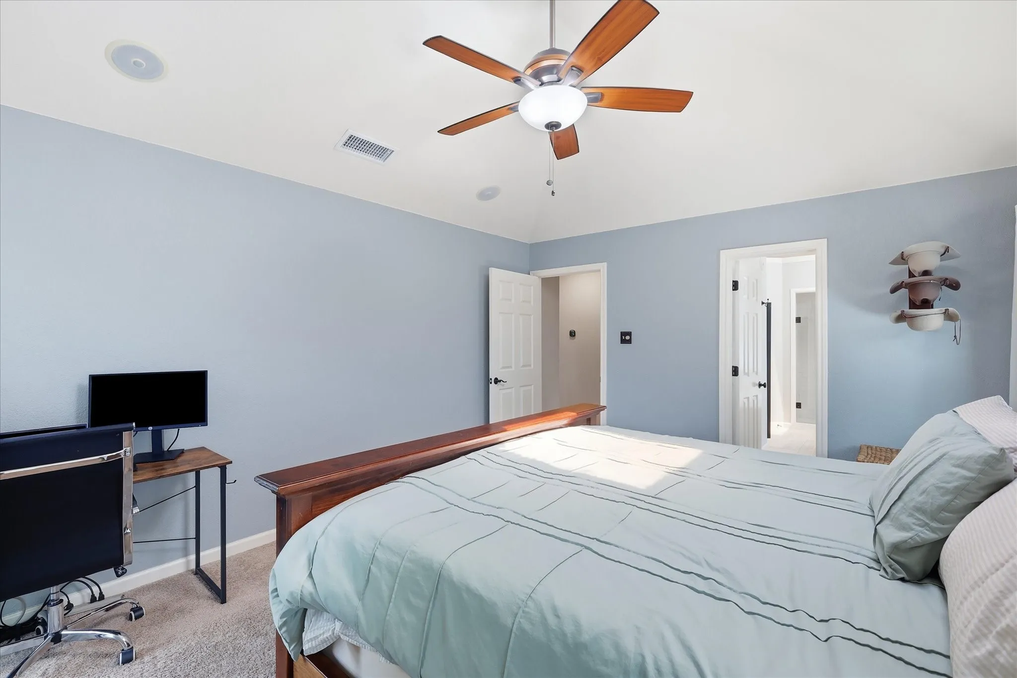 Single Family Residence For Sale in Tarrant County , 5936 Sundown Drive, Watauga, Texas 76148, 3 Bedroom, 2 Bathroom, 2 Garage spaces, 1,652 Sqft, built in 1989, mls#21328385, Real Estate Agent in Watauga, Homes For Sale in Tarrant county, Homes For Sale in Watauga, Realtor in Watauga Texas, Real Estate Brokerage Independent Realty Texas, Luminita Cordes Realtor