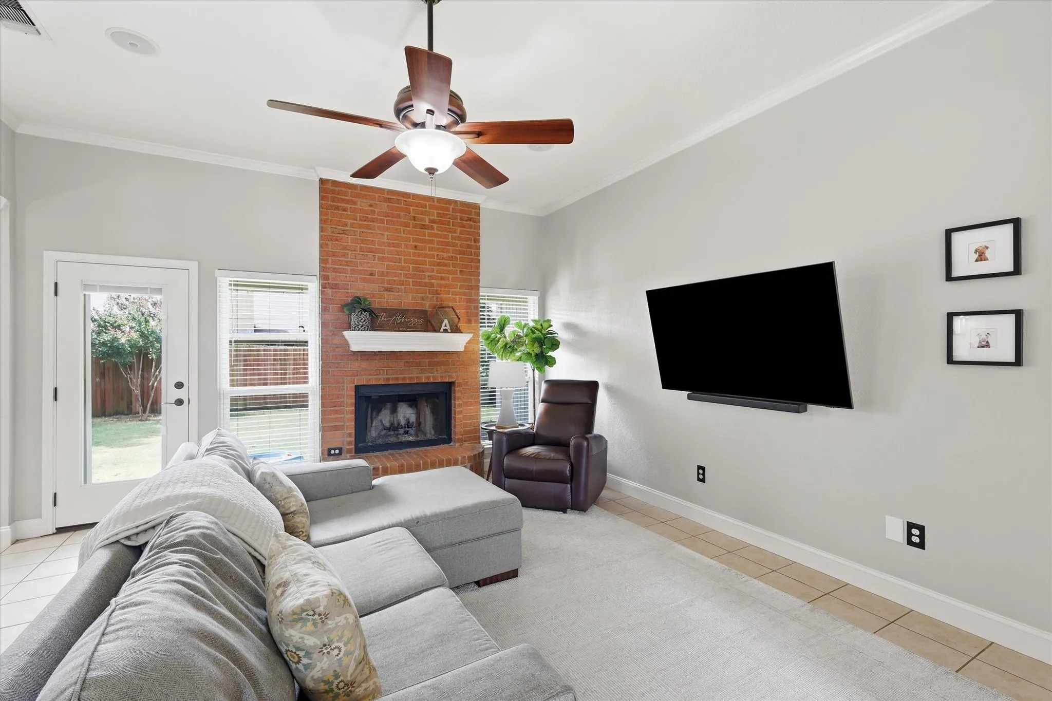 Single Family Residence For Sale in Tarrant County , 5936 Sundown Drive, Watauga, Texas 76148, 3 Bedroom, 2 Bathroom, 2 Garage spaces, 1,652 Sqft, built in 1989, mls#21328385, Real Estate Agent in Watauga, Homes For Sale in Tarrant county, Homes For Sale in Watauga, Realtor in Watauga Texas, Real Estate Brokerage Independent Realty Texas, Luminita Cordes Realtor