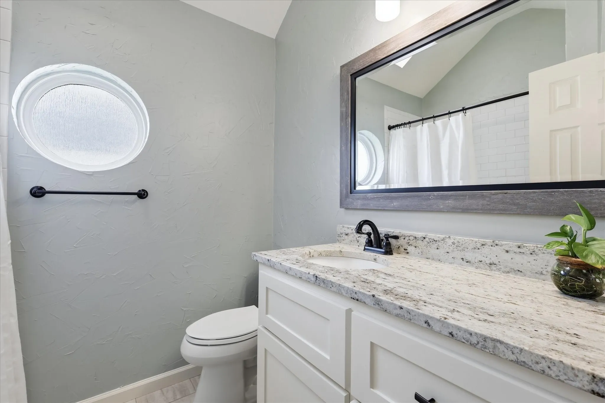 Single Family Residence For Sale in Tarrant County , 5936 Sundown Drive, Watauga, Texas 76148, 3 Bedroom, 2 Bathroom, 2 Garage spaces, 1,652 Sqft, built in 1989, mls#21328385, Real Estate Agent in Watauga, Homes For Sale in Tarrant county, Homes For Sale in Watauga, Realtor in Watauga Texas, Real Estate Brokerage Independent Realty Texas, Luminita Cordes Realtor