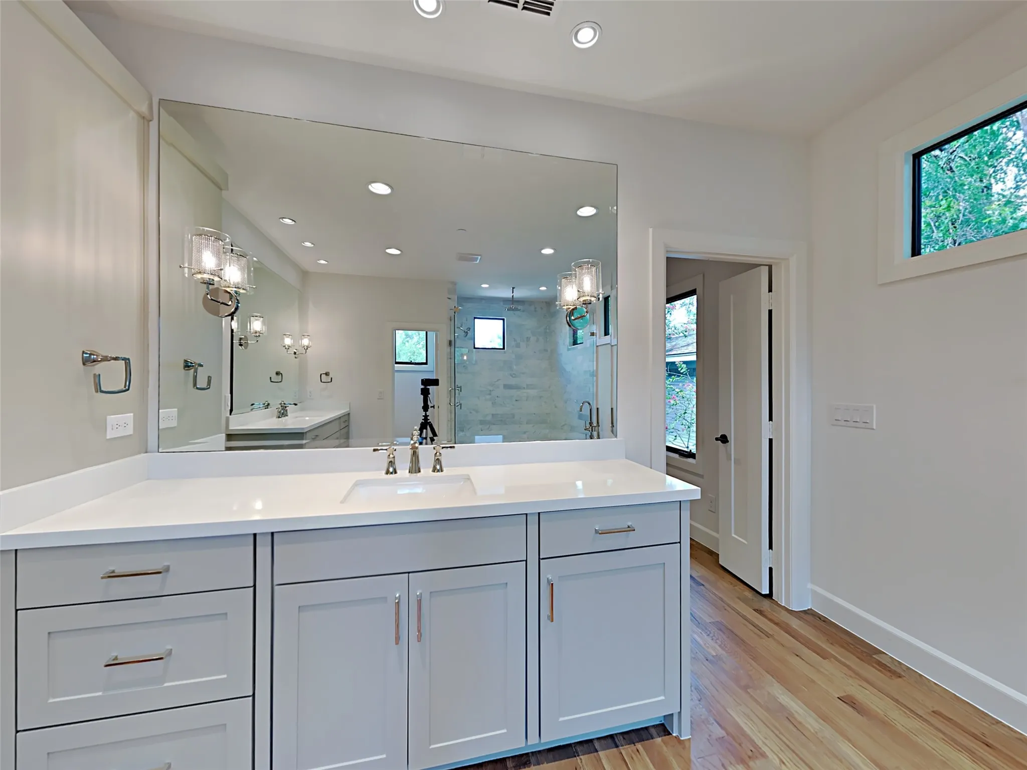 Single Family Residence For Rent in Dallas County , 4417 Emerson Avenue, University Park, Texas 75205, 5 Bedroom, 5 Bathroom, 2 Garage spaces, 3,628 Sqft, built in 1937, mls#21328392, Real Estate Agent in University Park, Homes For Rent in Dallas county, Homes For Rent in University Park, Realtor in University Park Texas, Real Estate Brokerage Independent Realty Texas, Luminita Cordes Realtor