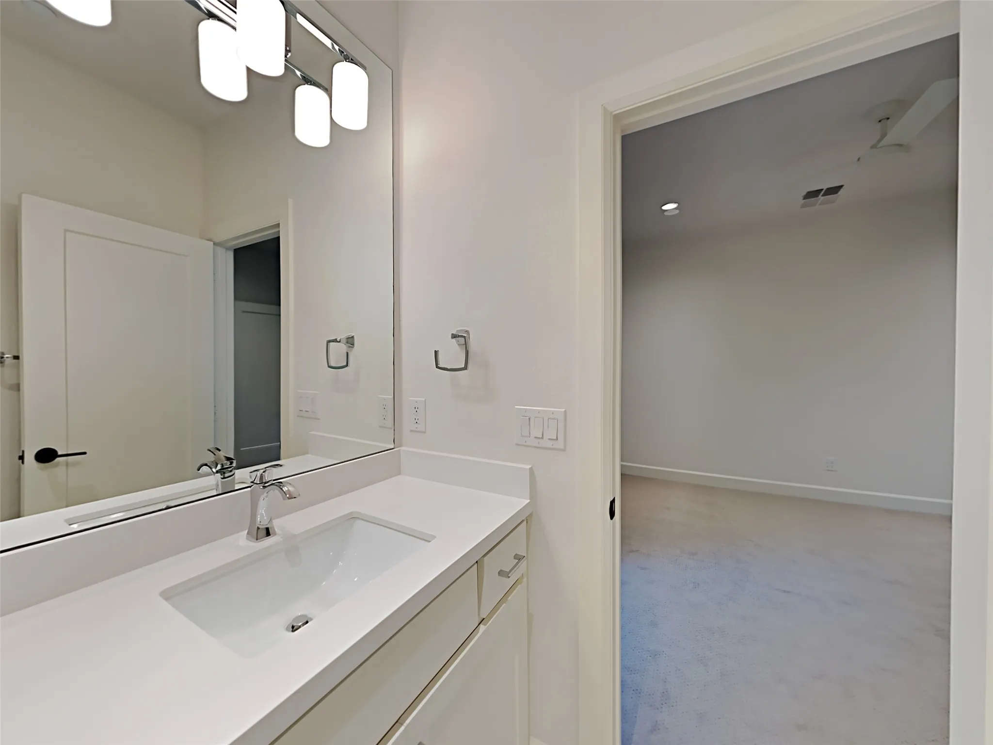 Single Family Residence For Rent in Dallas County , 4417 Emerson Avenue, University Park, Texas 75205, 5 Bedroom, 5 Bathroom, 2 Garage spaces, 3,628 Sqft, built in 1937, mls#21328392, Real Estate Agent in University Park, Homes For Rent in Dallas county, Homes For Rent in University Park, Realtor in University Park Texas, Real Estate Brokerage Independent Realty Texas, Luminita Cordes Realtor