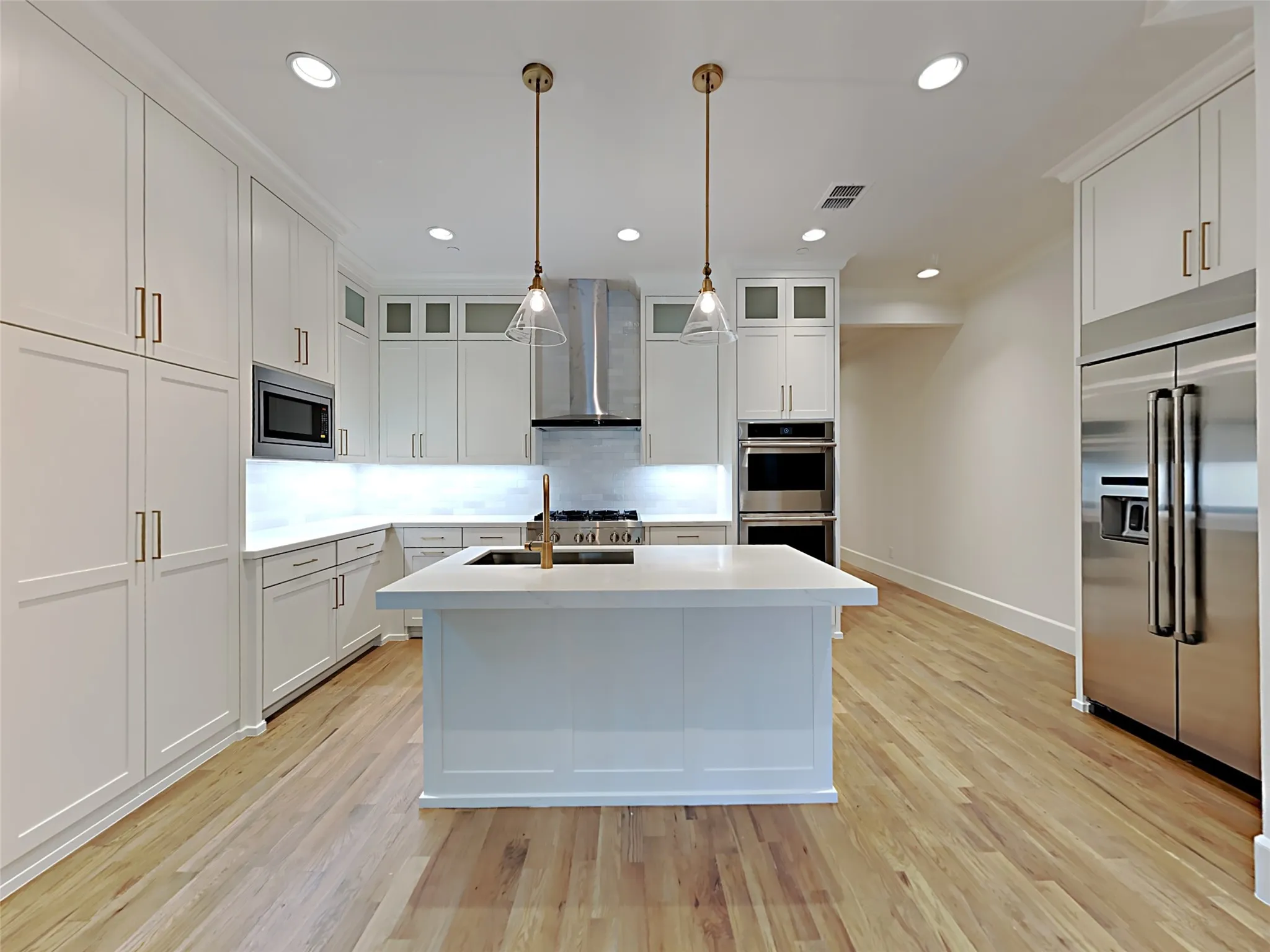 Single Family Residence For Rent in Dallas County , 4417 Emerson Avenue, University Park, Texas 75205, 5 Bedroom, 5 Bathroom, 2 Garage spaces, 3,628 Sqft, built in 1937, mls#21328392, Real Estate Agent in University Park, Homes For Rent in Dallas county, Homes For Rent in University Park, Realtor in University Park Texas, Real Estate Brokerage Independent Realty Texas, Luminita Cordes Realtor