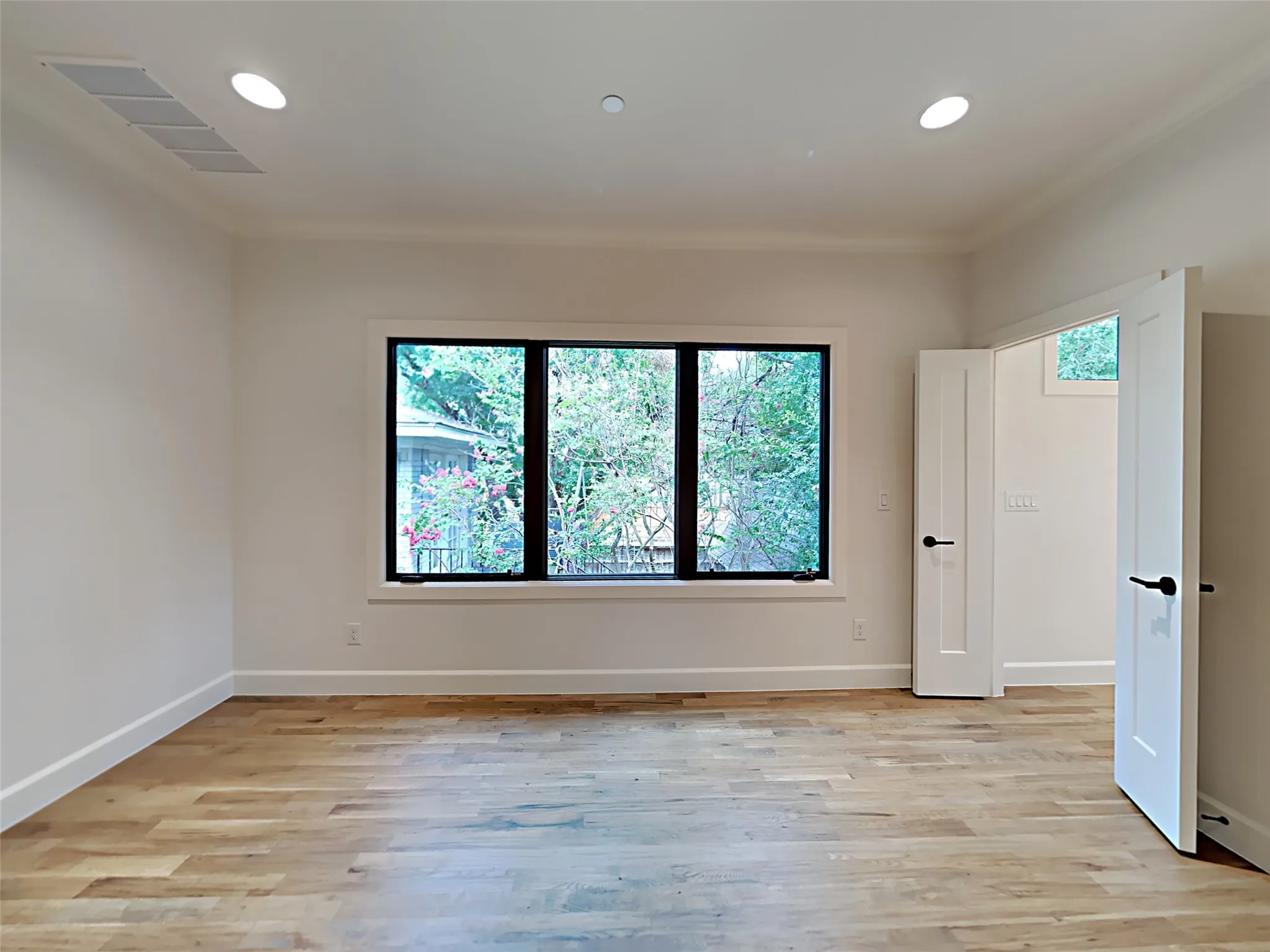 Single Family Residence For Rent in Dallas County , 4417 Emerson Avenue, University Park, Texas 75205, 5 Bedroom, 5 Bathroom, 2 Garage spaces, 3,628 Sqft, built in 1937, mls#21328392, Real Estate Agent in University Park, Homes For Rent in Dallas county, Homes For Rent in University Park, Realtor in University Park Texas, Real Estate Brokerage Independent Realty Texas, Luminita Cordes Realtor