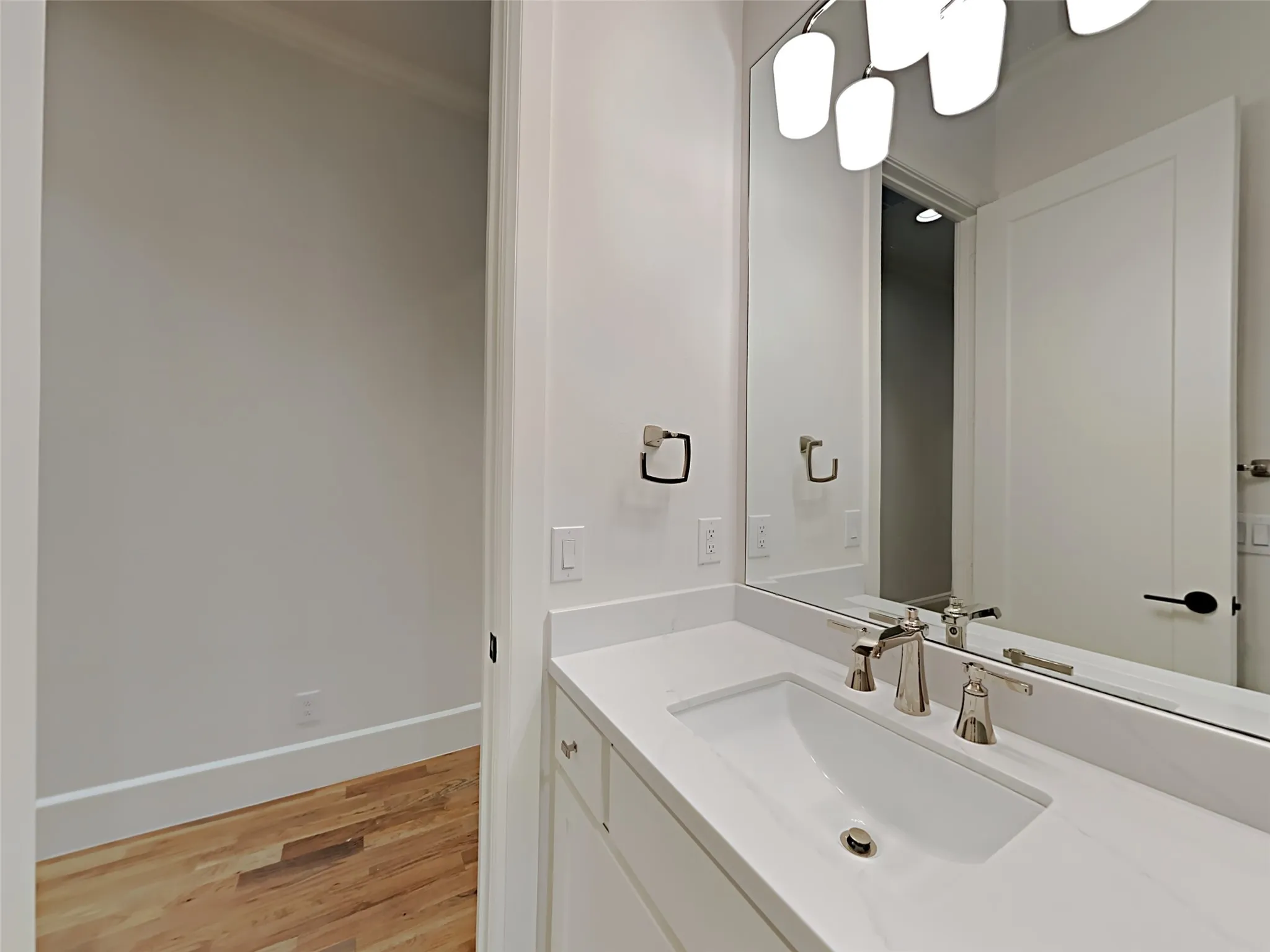 Single Family Residence For Rent in Dallas County , 4417 Emerson Avenue, University Park, Texas 75205, 5 Bedroom, 5 Bathroom, 2 Garage spaces, 3,628 Sqft, built in 1937, mls#21328392, Real Estate Agent in University Park, Homes For Rent in Dallas county, Homes For Rent in University Park, Realtor in University Park Texas, Real Estate Brokerage Independent Realty Texas, Luminita Cordes Realtor