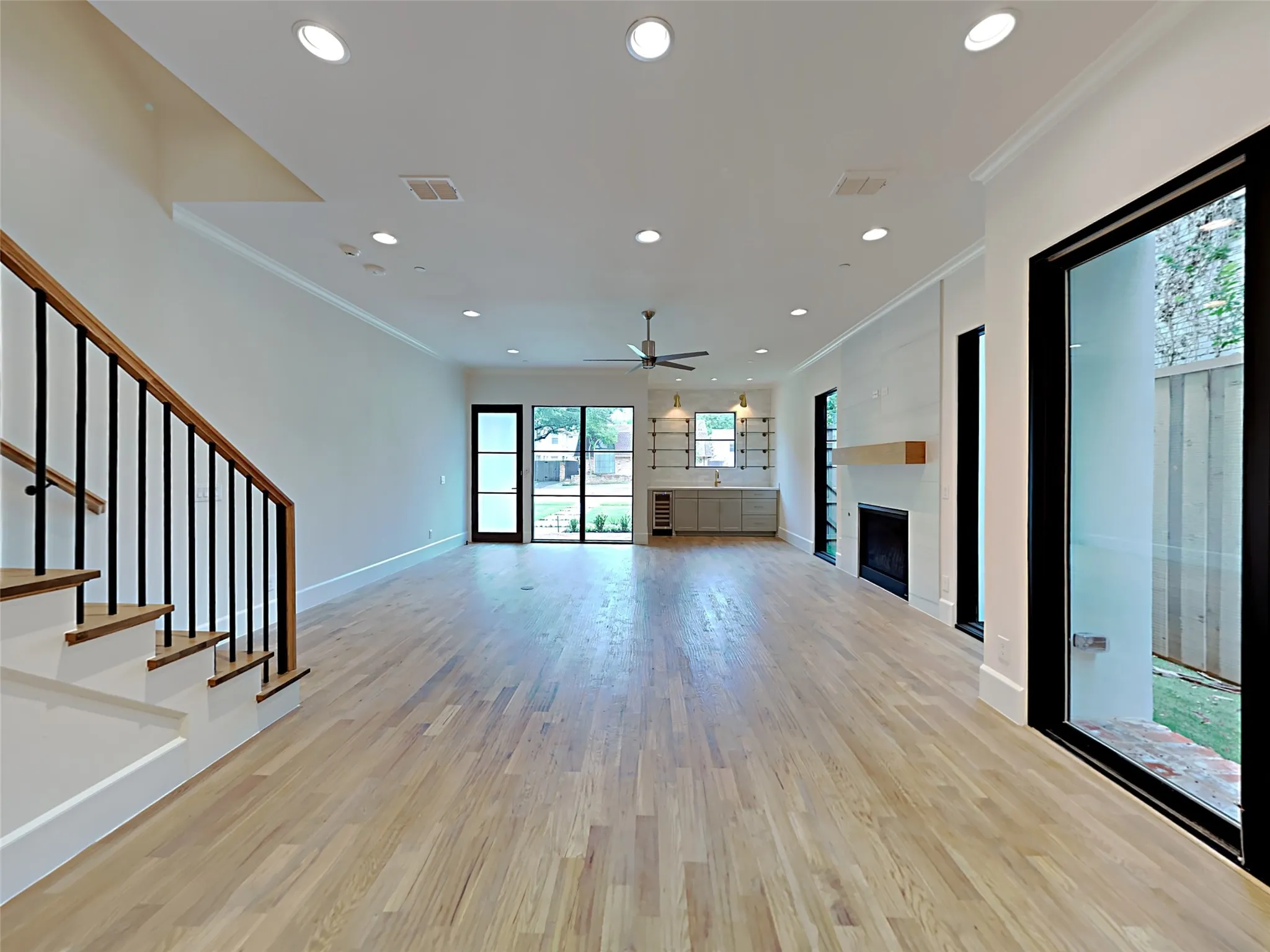 Single Family Residence For Rent in Dallas County , 4417 Emerson Avenue, University Park, Texas 75205, 5 Bedroom, 5 Bathroom, 2 Garage spaces, 3,628 Sqft, built in 1937, mls#21328392, Real Estate Agent in University Park, Homes For Rent in Dallas county, Homes For Rent in University Park, Realtor in University Park Texas, Real Estate Brokerage Independent Realty Texas, Luminita Cordes Realtor