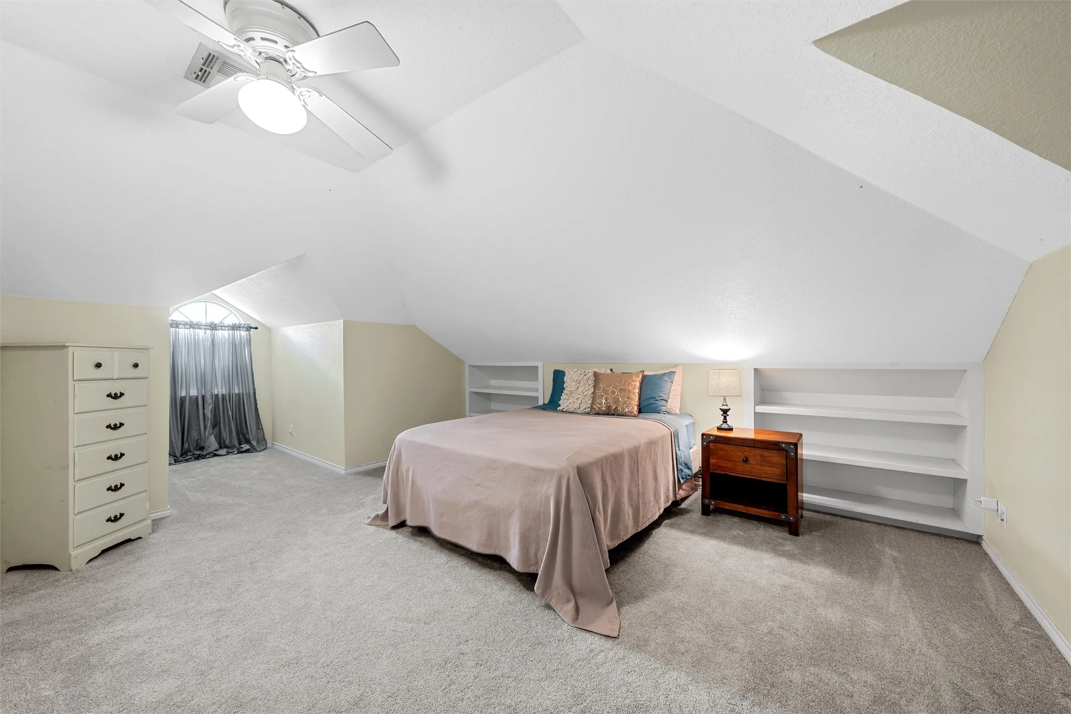 Single Family Residence For Sale in Bell County , 3401 Summit Circle, Belton, Texas 76513, 4 Bedroom, 3 Bathroom, 2 Garage spaces, 2,704 Sqft, built in 1986, mls#21316500, Real Estate Agent in Belton, Homes For Sale in Bell county, Homes For Sale in Belton, Realtor in Belton Texas, Real Estate Brokerage Independent Realty Texas, Luminita Cordes Realtor