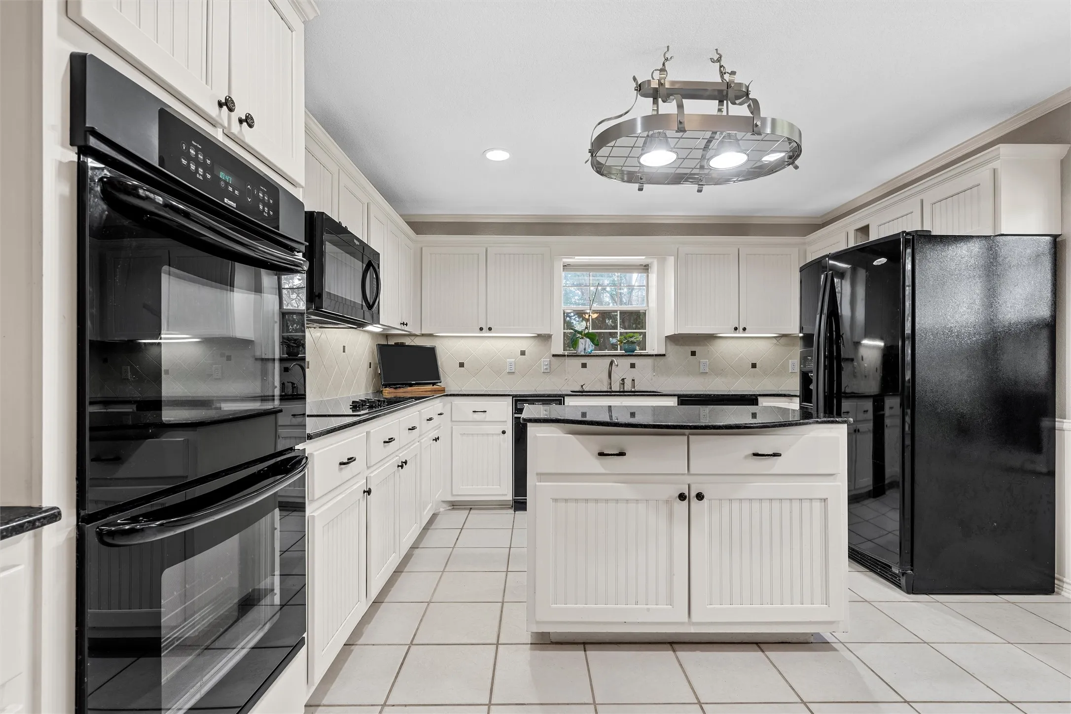 Single Family Residence For Sale in Bell County , 3401 Summit Circle, Belton, Texas 76513, 4 Bedroom, 3 Bathroom, 2 Garage spaces, 2,704 Sqft, built in 1986, mls#21316500, Real Estate Agent in Belton, Homes For Sale in Bell county, Homes For Sale in Belton, Realtor in Belton Texas, Real Estate Brokerage Independent Realty Texas, Luminita Cordes Realtor