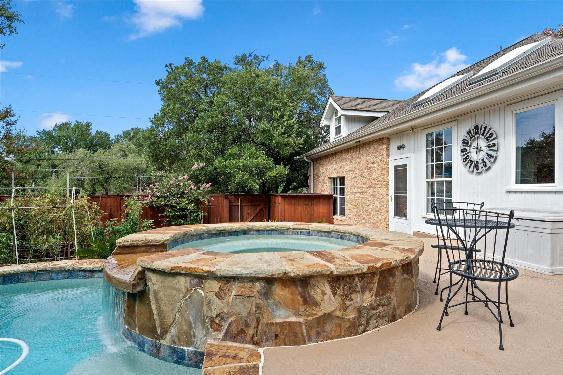 Single Family Residence For Sale in Bell County , 3401 Summit Circle, Belton, Texas 76513, 4 Bedroom, 3 Bathroom, 2 Garage spaces, 2,704 Sqft, built in 1986, mls#21316500, Real Estate Agent in Belton, Homes For Sale in Bell county, Homes For Sale in Belton, Realtor in Belton Texas, Real Estate Brokerage Independent Realty Texas, Luminita Cordes Realtor