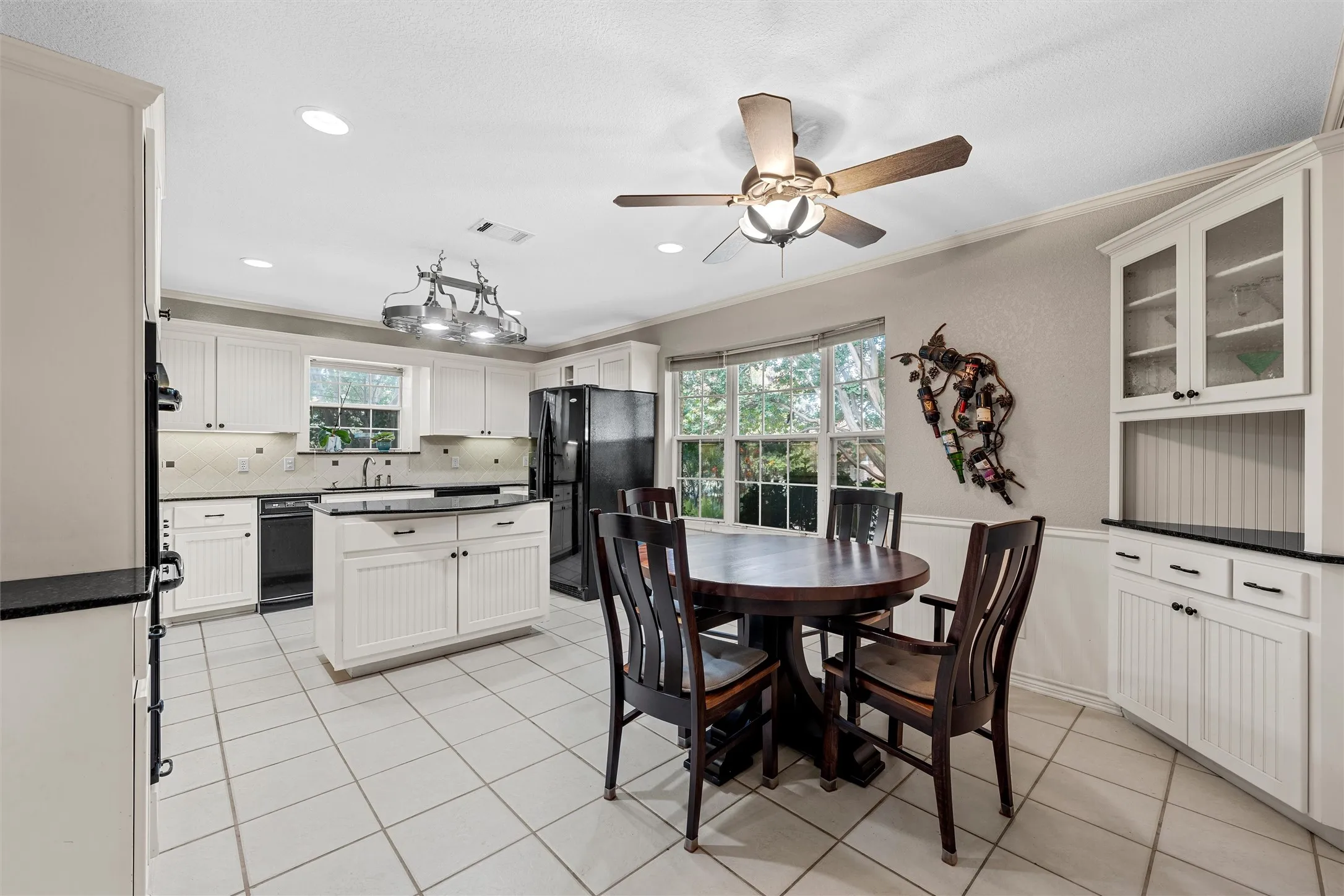 Single Family Residence For Sale in Bell County , 3401 Summit Circle, Belton, Texas 76513, 4 Bedroom, 3 Bathroom, 2 Garage spaces, 2,704 Sqft, built in 1986, mls#21316500, Real Estate Agent in Belton, Homes For Sale in Bell county, Homes For Sale in Belton, Realtor in Belton Texas, Real Estate Brokerage Independent Realty Texas, Luminita Cordes Realtor