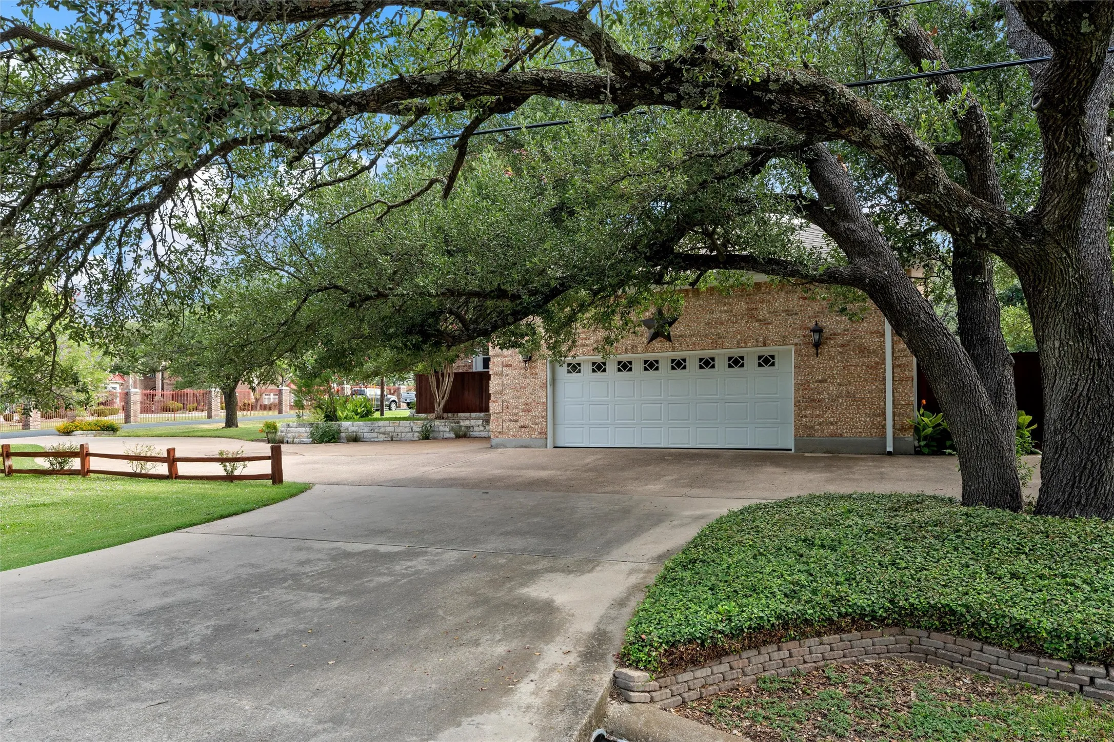 Single Family Residence For Sale in Bell County , 3401 Summit Circle, Belton, Texas 76513, 4 Bedroom, 3 Bathroom, 2 Garage spaces, 2,704 Sqft, built in 1986, mls#21316500, Real Estate Agent in Belton, Homes For Sale in Bell county, Homes For Sale in Belton, Realtor in Belton Texas, Real Estate Brokerage Independent Realty Texas, Luminita Cordes Realtor