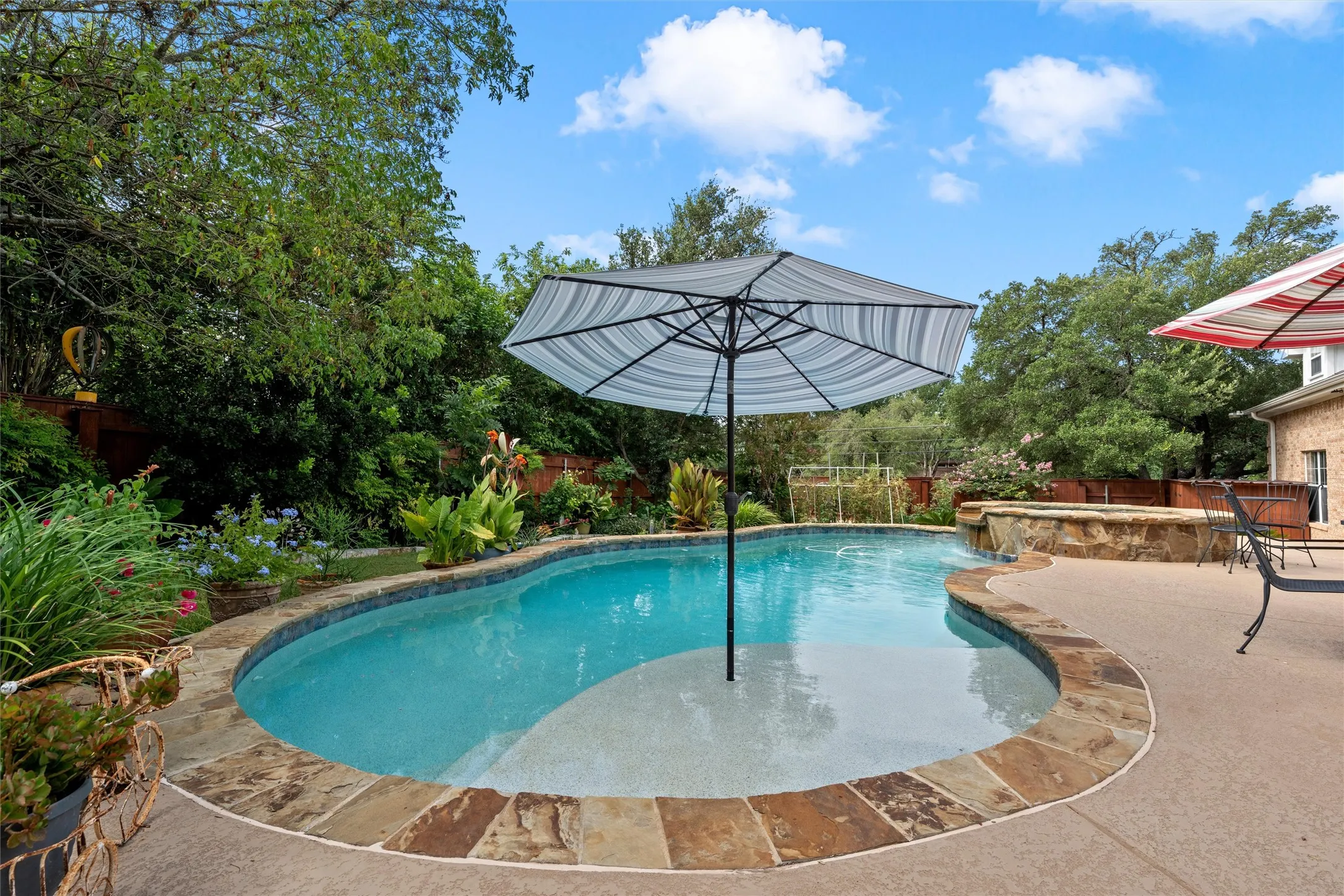 Single Family Residence For Sale in Bell County , 3401 Summit Circle, Belton, Texas 76513, 4 Bedroom, 3 Bathroom, 2 Garage spaces, 2,704 Sqft, built in 1986, mls#21316500, Real Estate Agent in Belton, Homes For Sale in Bell county, Homes For Sale in Belton, Realtor in Belton Texas, Real Estate Brokerage Independent Realty Texas, Luminita Cordes Realtor