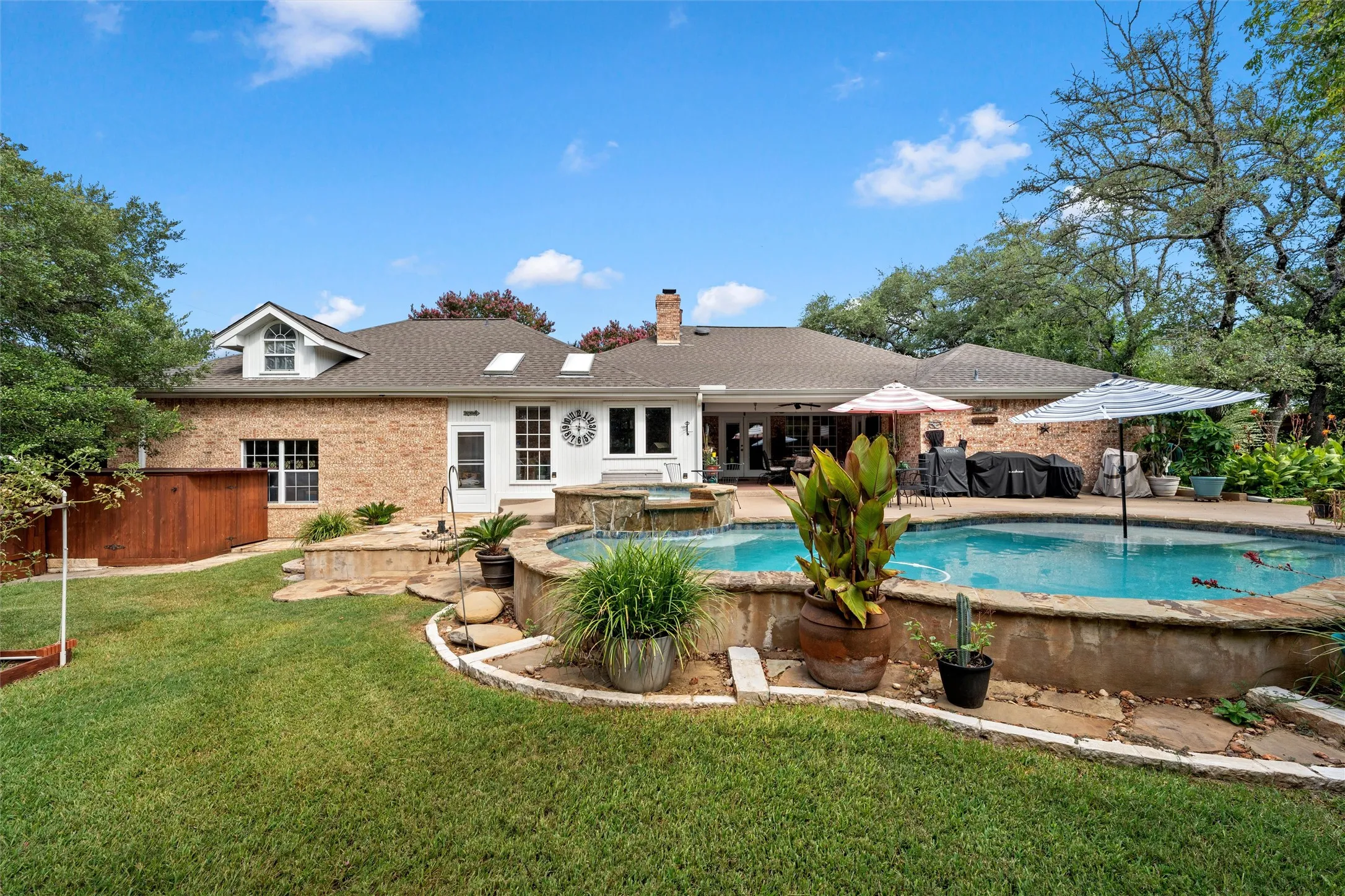 Single Family Residence For Sale in Bell County , 3401 Summit Circle, Belton, Texas 76513, 4 Bedroom, 3 Bathroom, 2 Garage spaces, 2,704 Sqft, built in 1986, mls#21316500, Real Estate Agent in Belton, Homes For Sale in Bell county, Homes For Sale in Belton, Realtor in Belton Texas, Real Estate Brokerage Independent Realty Texas, Luminita Cordes Realtor