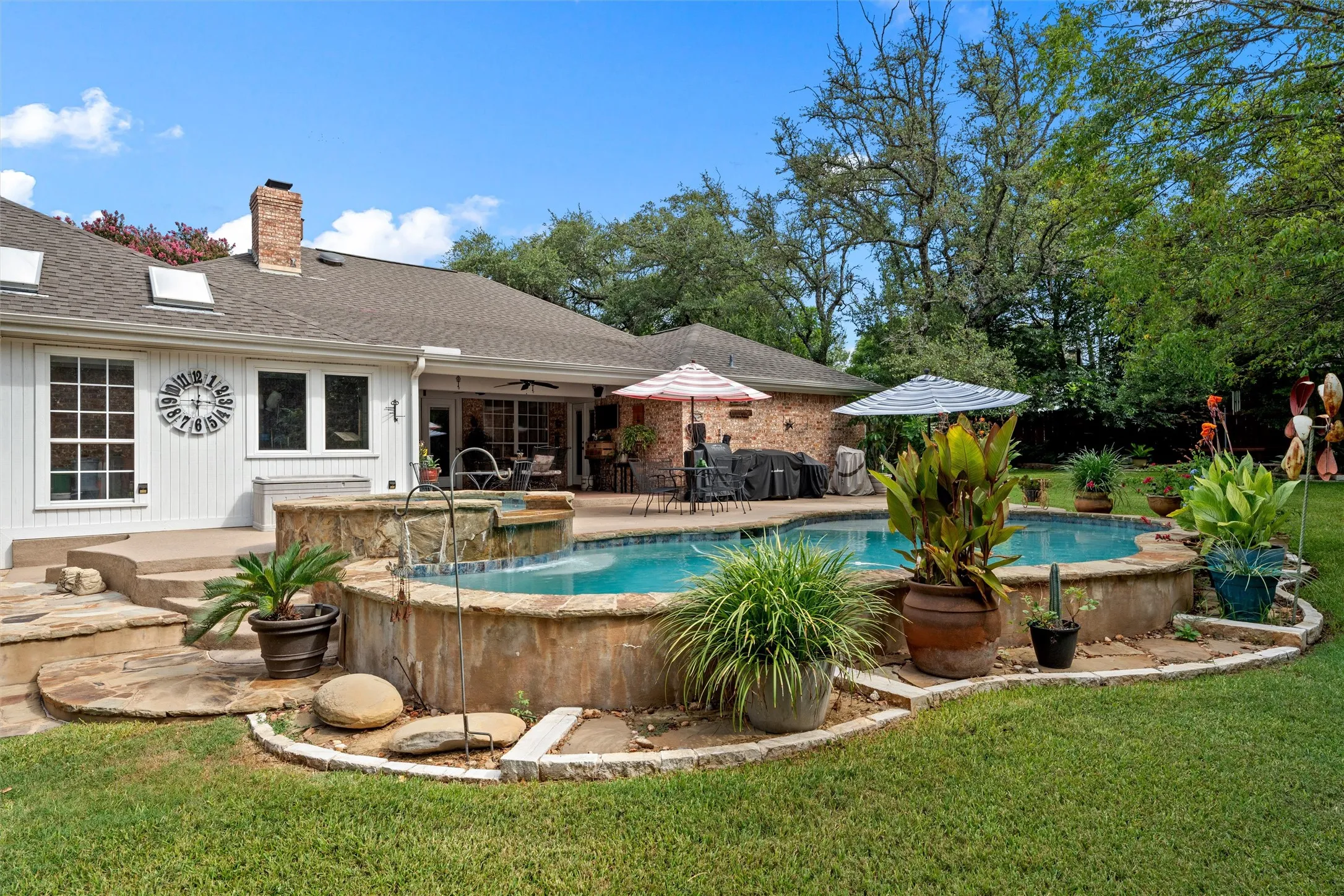 Single Family Residence For Sale in Bell County , 3401 Summit Circle, Belton, Texas 76513, 4 Bedroom, 3 Bathroom, 2 Garage spaces, 2,704 Sqft, built in 1986, mls#21316500, Real Estate Agent in Belton, Homes For Sale in Bell county, Homes For Sale in Belton, Realtor in Belton Texas, Real Estate Brokerage Independent Realty Texas, Luminita Cordes Realtor