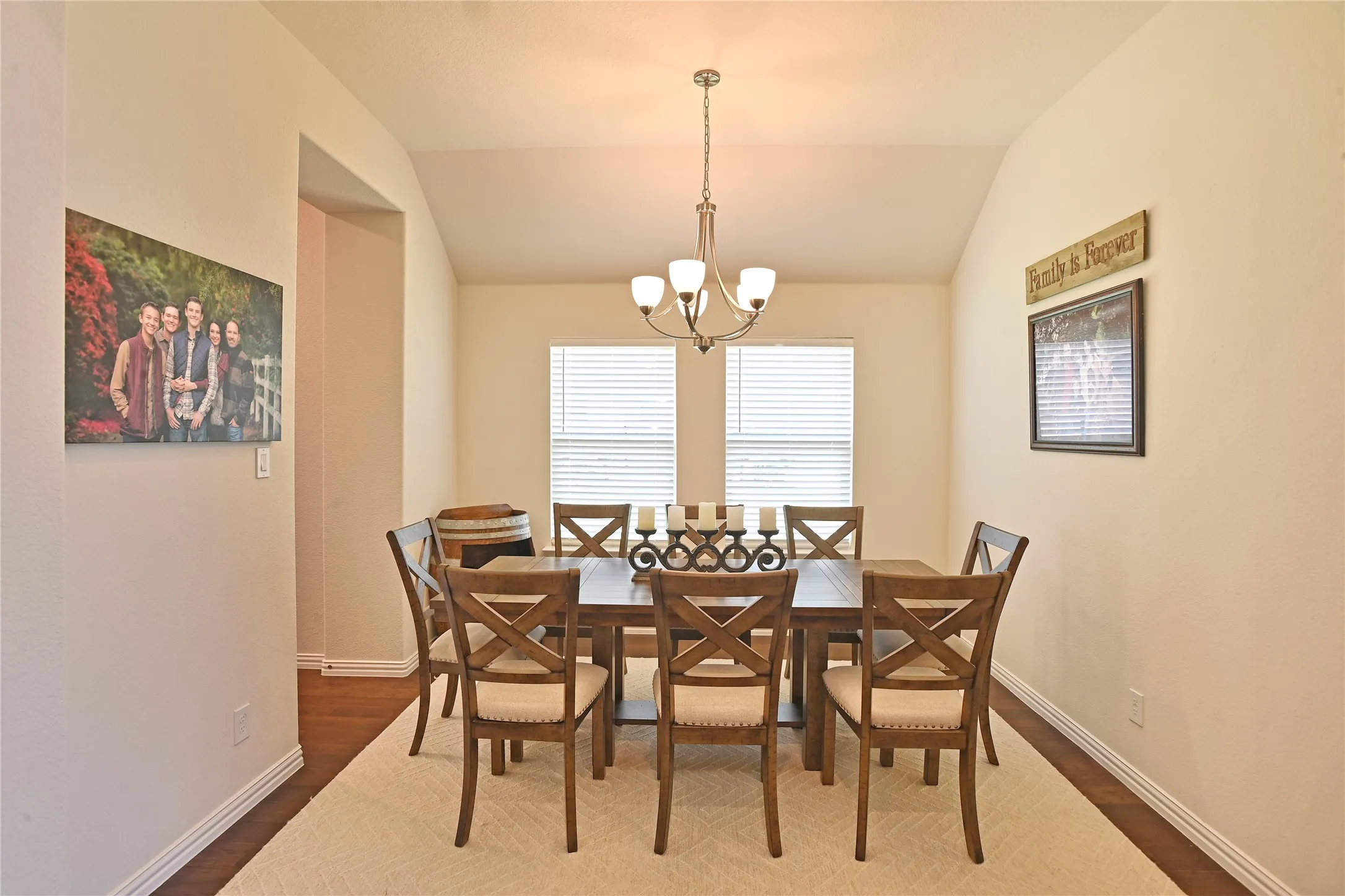 Single Family Residence For Sale in Denton County , 7409 Autumn Grove Lane, Ponder, Texas 76259, 4 Bedroom, 3 Bathroom, 3 Garage spaces, 2,719 Sqft, built in 2021, mls#21326973, Real Estate Agent in Ponder, Homes For Sale in Denton county, Homes For Sale in Ponder, Realtor in Ponder Texas, Real Estate Brokerage Independent Realty Texas, Luminita Cordes Realtor