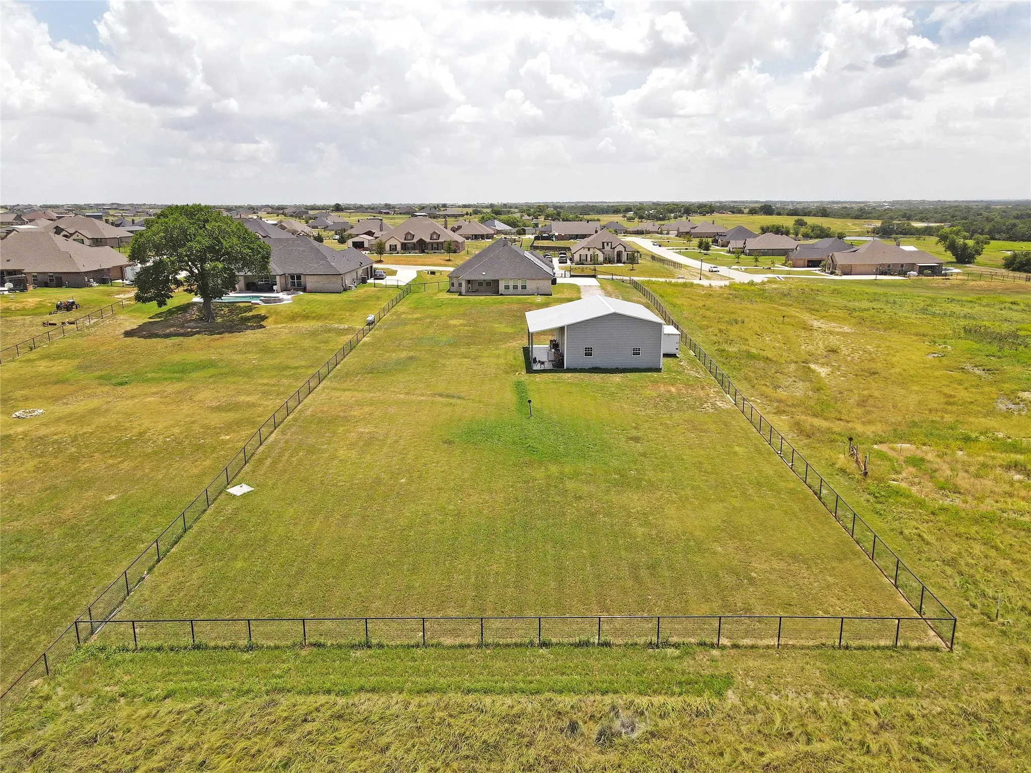Single Family Residence For Sale in Denton County , 7409 Autumn Grove Lane, Ponder, Texas 76259, 4 Bedroom, 3 Bathroom, 3 Garage spaces, 2,719 Sqft, built in 2021, mls#21326973, Real Estate Agent in Ponder, Homes For Sale in Denton county, Homes For Sale in Ponder, Realtor in Ponder Texas, Real Estate Brokerage Independent Realty Texas, Luminita Cordes Realtor