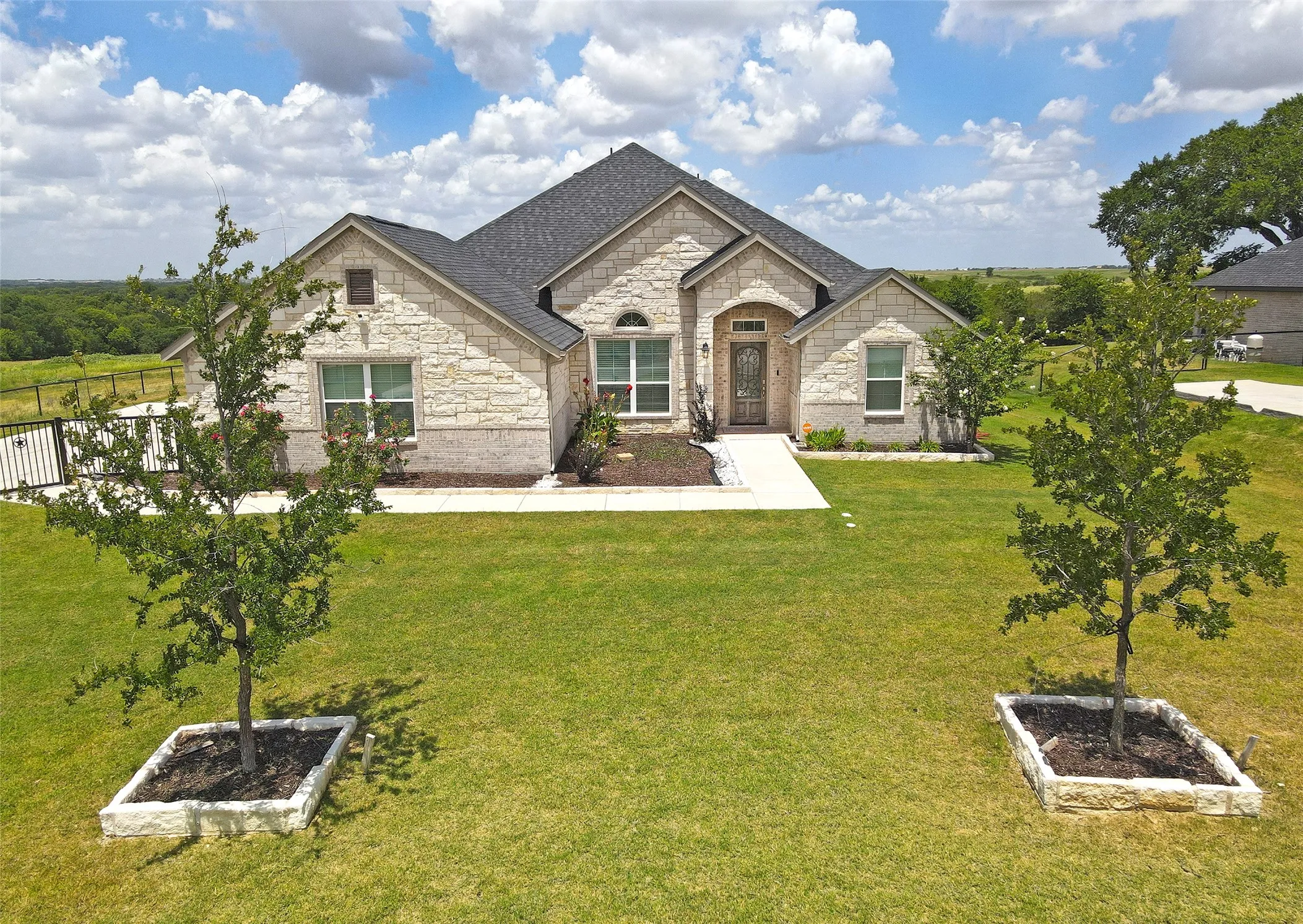 Single Family Residence For Sale in Denton County , 7409 Autumn Grove Lane, Ponder, Texas 76259, 4 Bedroom, 3 Bathroom, 3 Garage spaces, 2,719 Sqft, built in 2021, mls#21326973, Real Estate Agent in Ponder, Homes For Sale in Denton county, Homes For Sale in Ponder, Realtor in Ponder Texas, Real Estate Brokerage Independent Realty Texas, Luminita Cordes Realtor