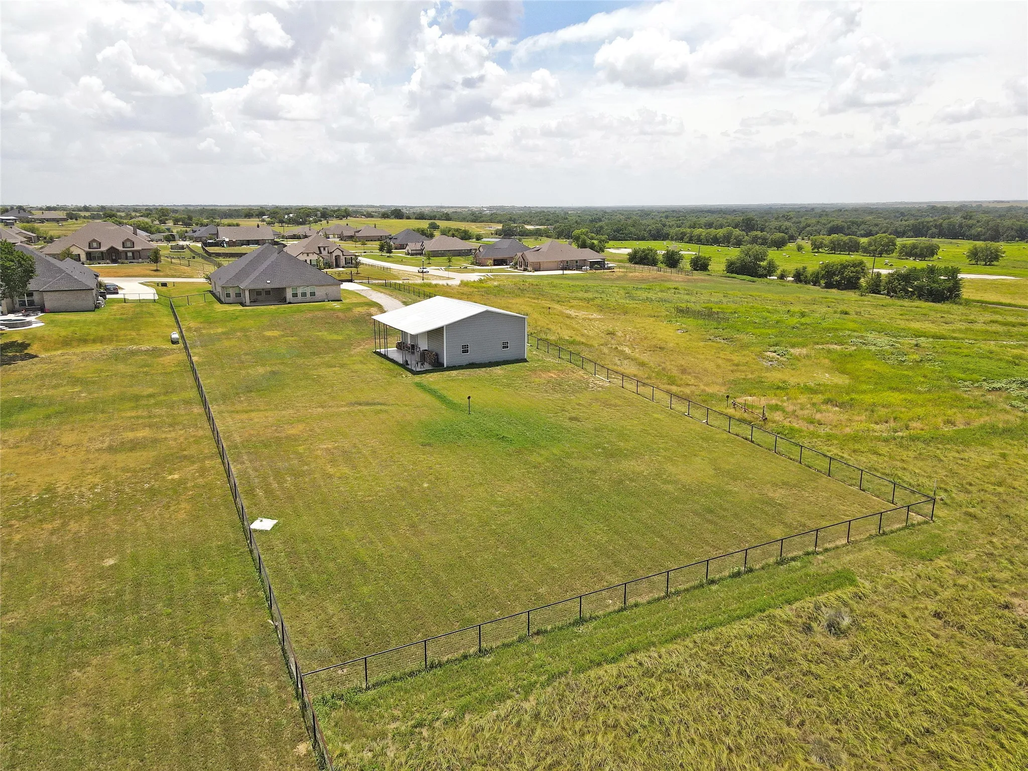 Single Family Residence For Sale in Denton County , 7409 Autumn Grove Lane, Ponder, Texas 76259, 4 Bedroom, 3 Bathroom, 3 Garage spaces, 2,719 Sqft, built in 2021, mls#21326973, Real Estate Agent in Ponder, Homes For Sale in Denton county, Homes For Sale in Ponder, Realtor in Ponder Texas, Real Estate Brokerage Independent Realty Texas, Luminita Cordes Realtor