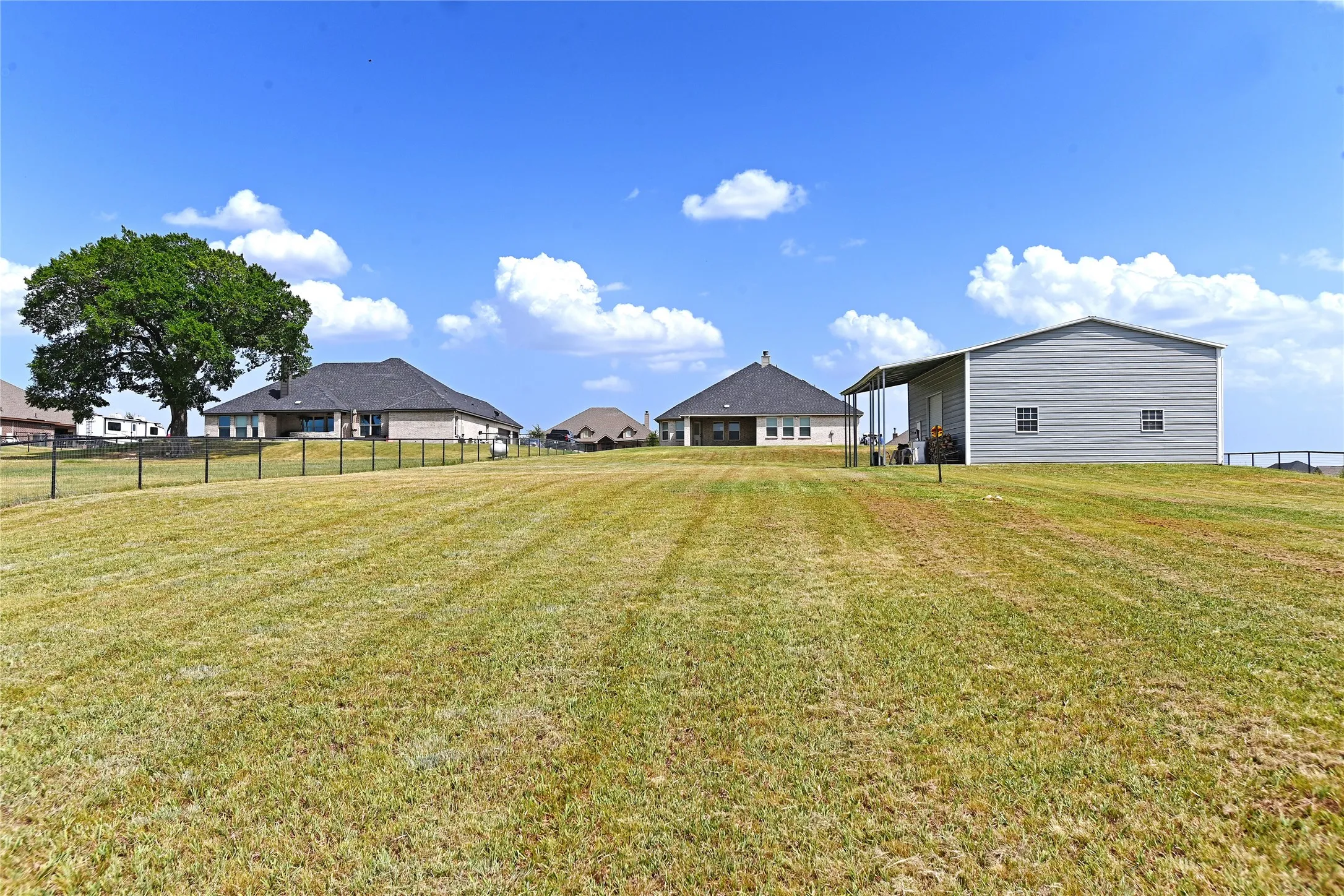 Single Family Residence For Sale in Denton County , 7409 Autumn Grove Lane, Ponder, Texas 76259, 4 Bedroom, 3 Bathroom, 3 Garage spaces, 2,719 Sqft, built in 2021, mls#21326973, Real Estate Agent in Ponder, Homes For Sale in Denton county, Homes For Sale in Ponder, Realtor in Ponder Texas, Real Estate Brokerage Independent Realty Texas, Luminita Cordes Realtor