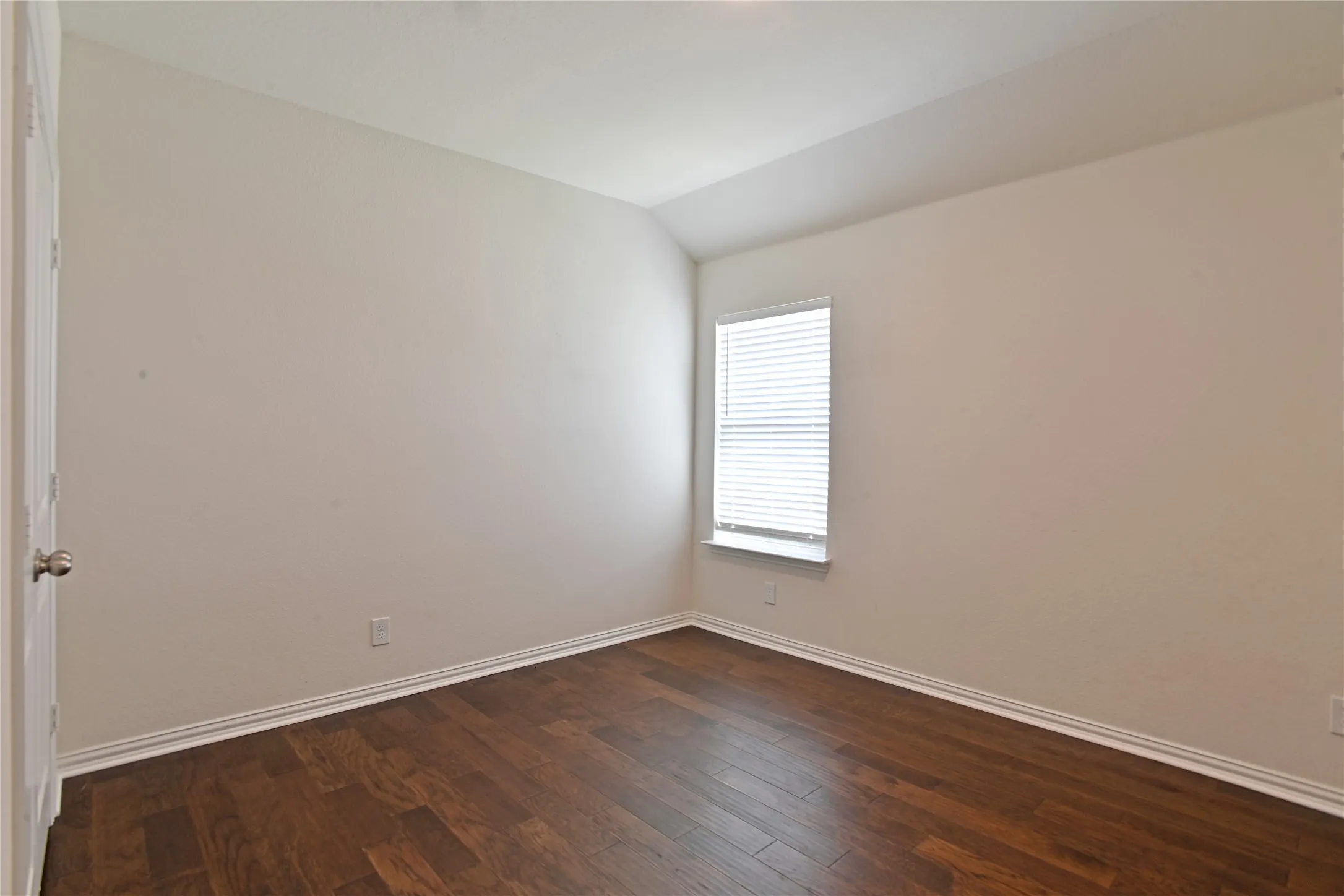 Single Family Residence For Sale in Denton County , 7409 Autumn Grove Lane, Ponder, Texas 76259, 4 Bedroom, 3 Bathroom, 3 Garage spaces, 2,719 Sqft, built in 2021, mls#21326973, Real Estate Agent in Ponder, Homes For Sale in Denton county, Homes For Sale in Ponder, Realtor in Ponder Texas, Real Estate Brokerage Independent Realty Texas, Luminita Cordes Realtor